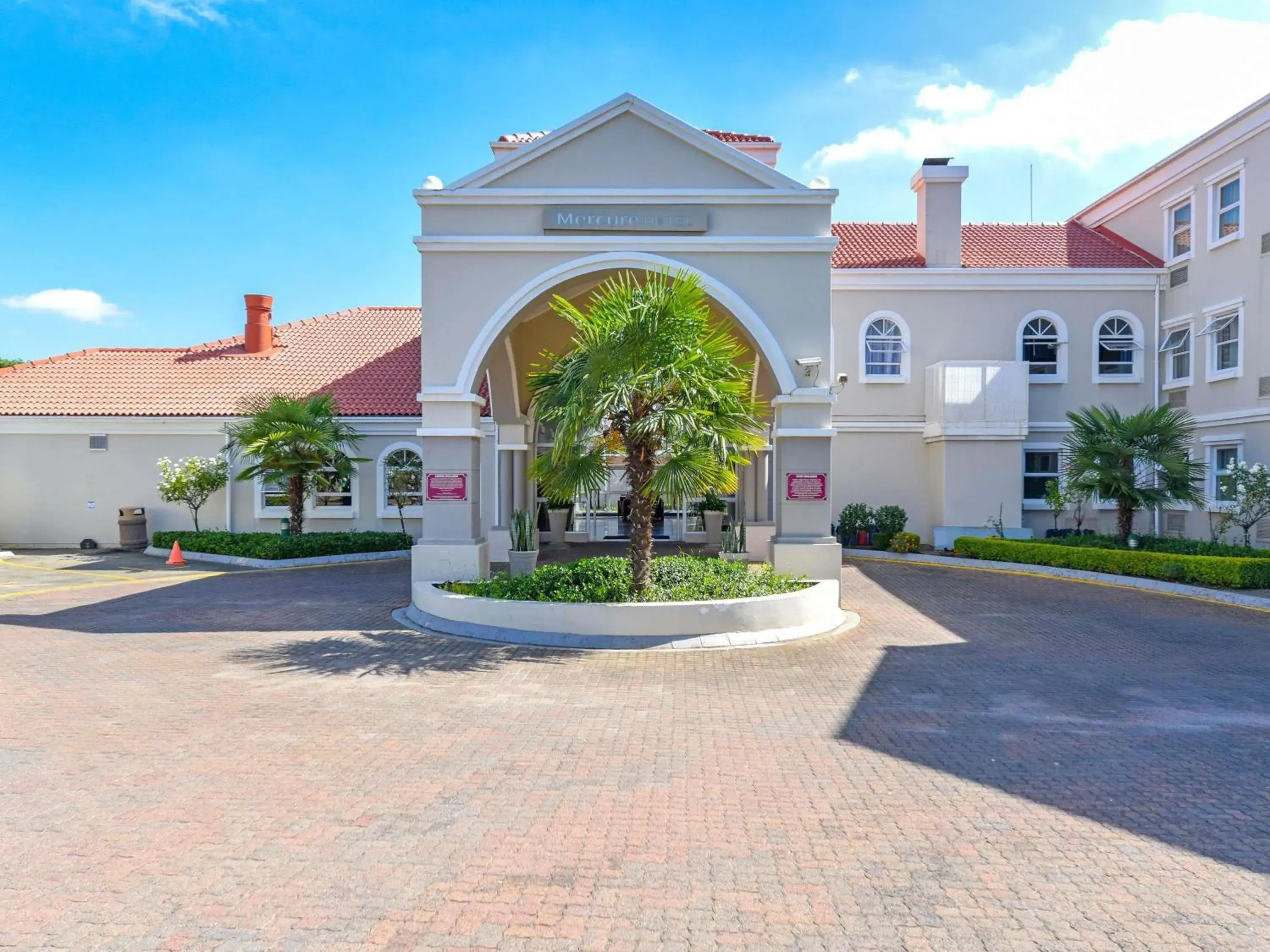 Property building in Mercure Johannesburg Randburg Property building in Mercure Johannesburg Randburg