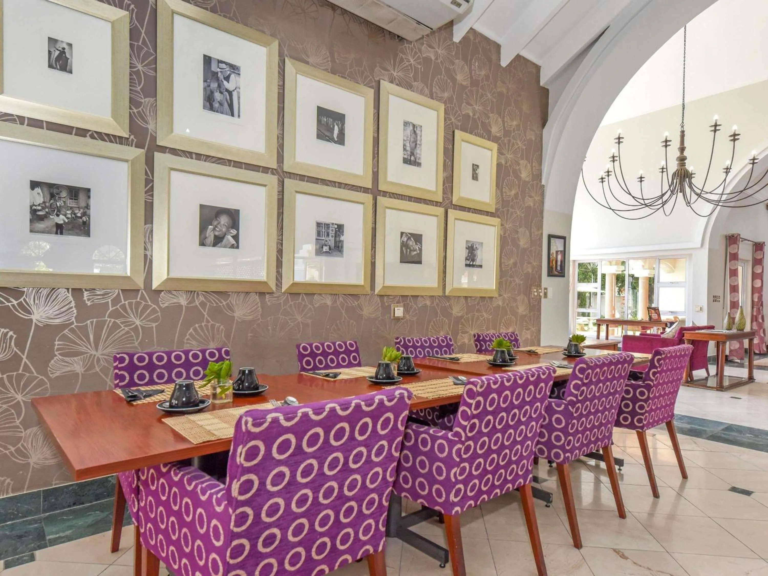 Restaurant/places to eat in Mercure Johannesburg Randburg