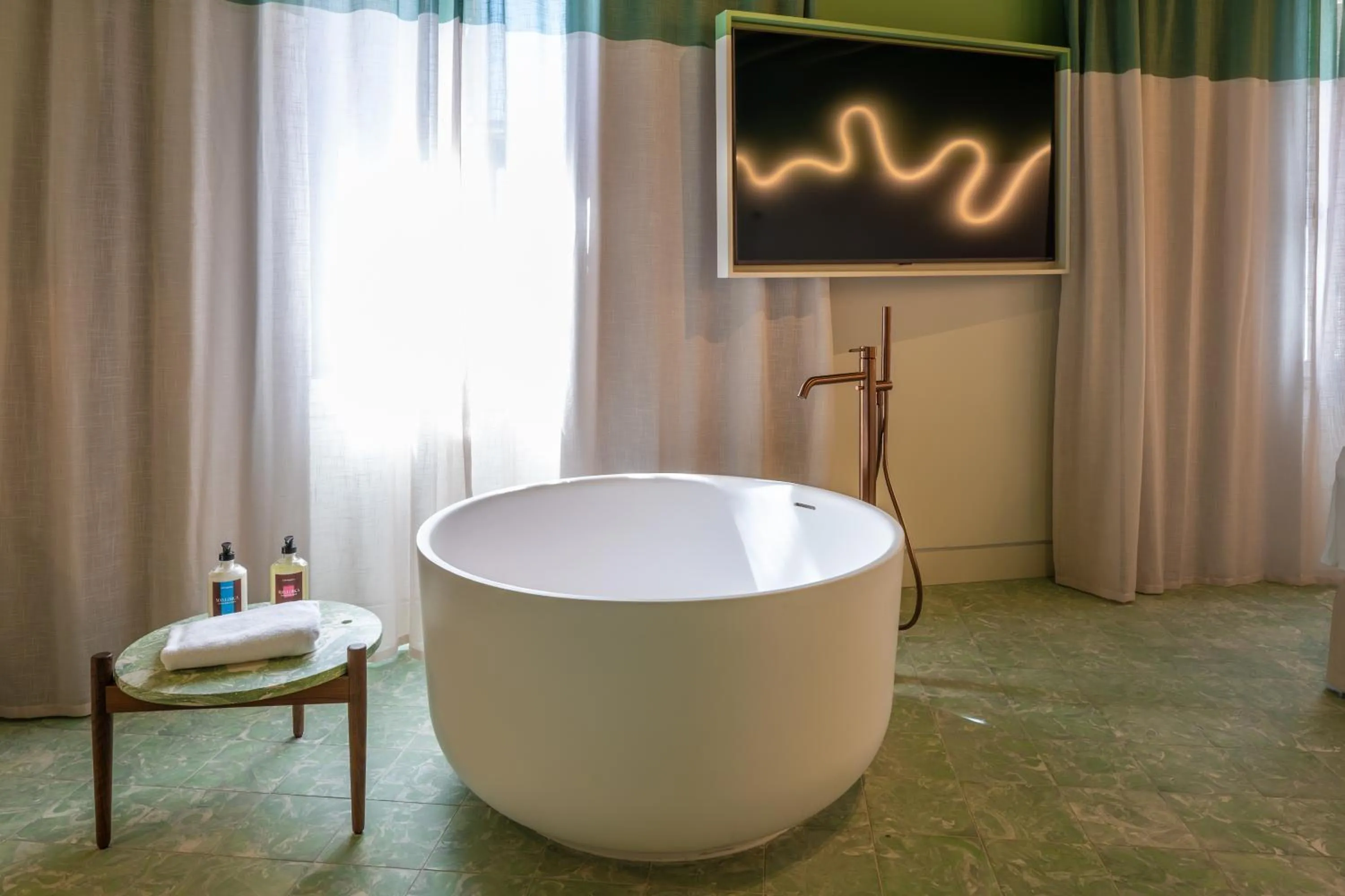 Bath in Terreno Barrio Hotel