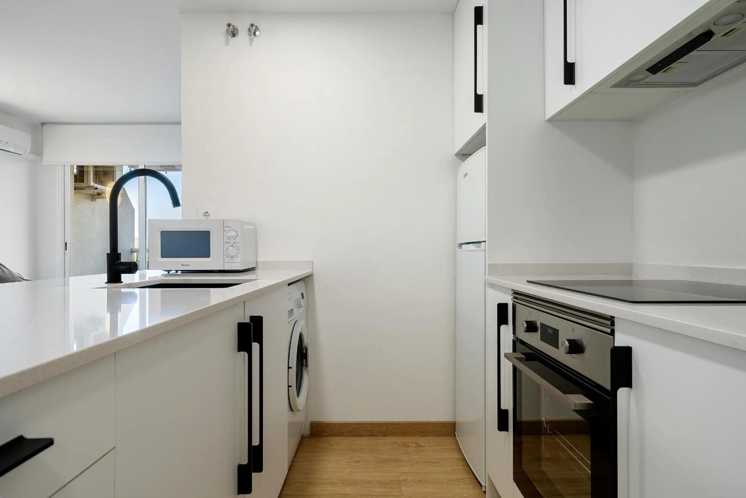 Kitchen or kitchenette in AQUAMARINA II Apartments