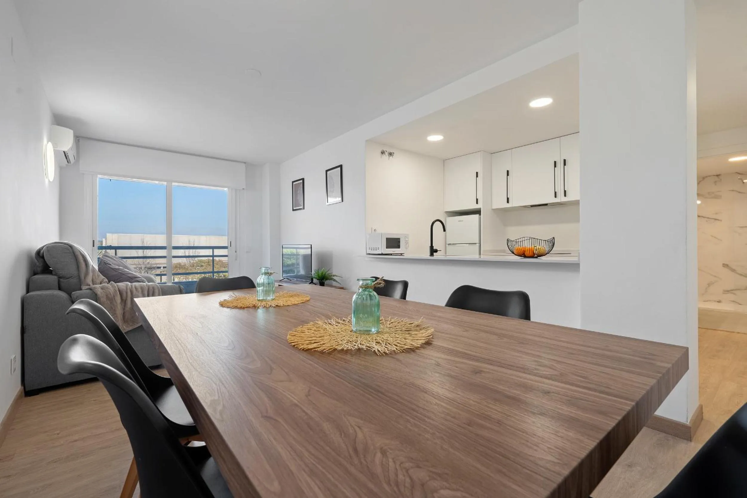 Dining area in AQUAMARINA II Apartments