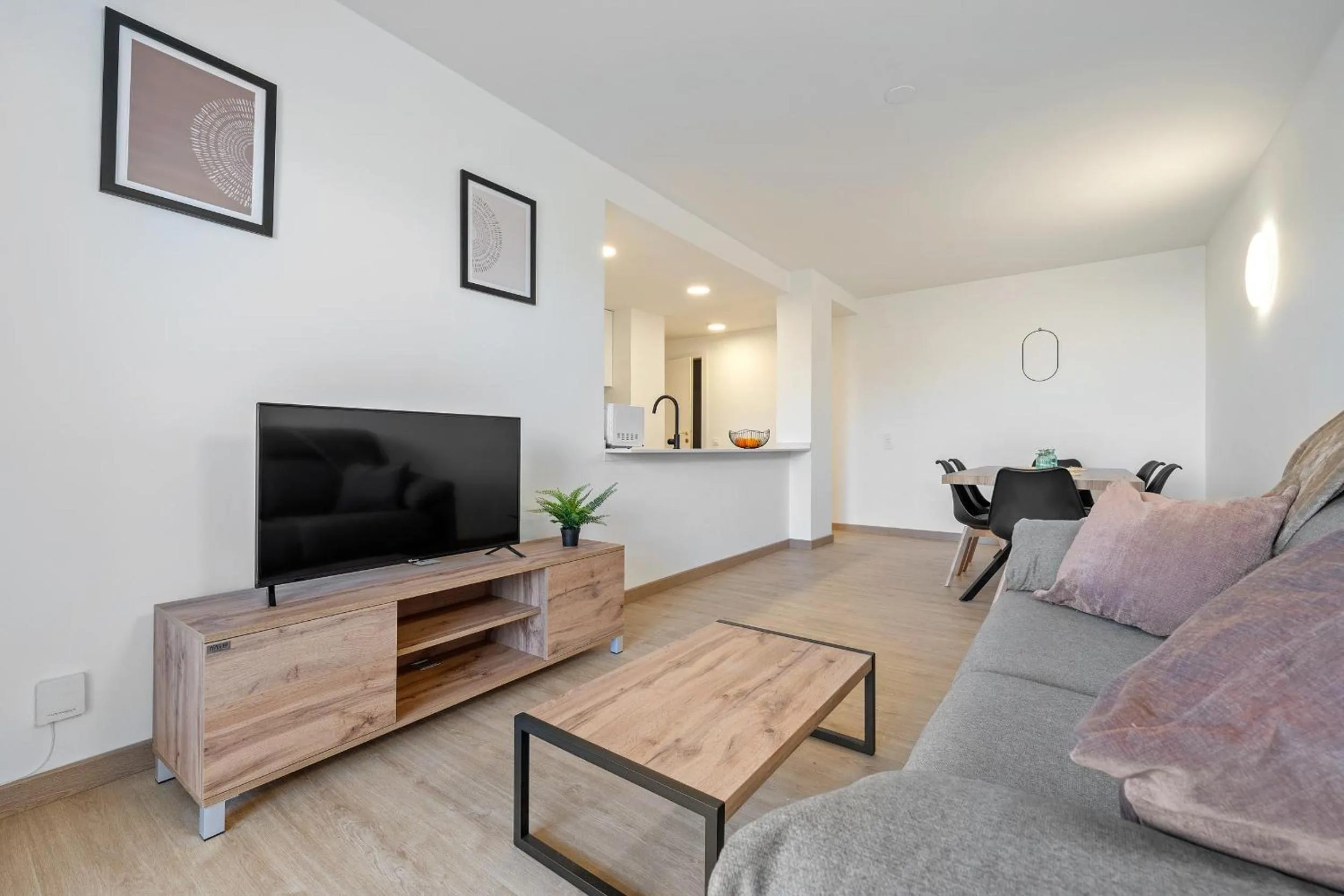 Dining area in AQUAMARINA II Apartments