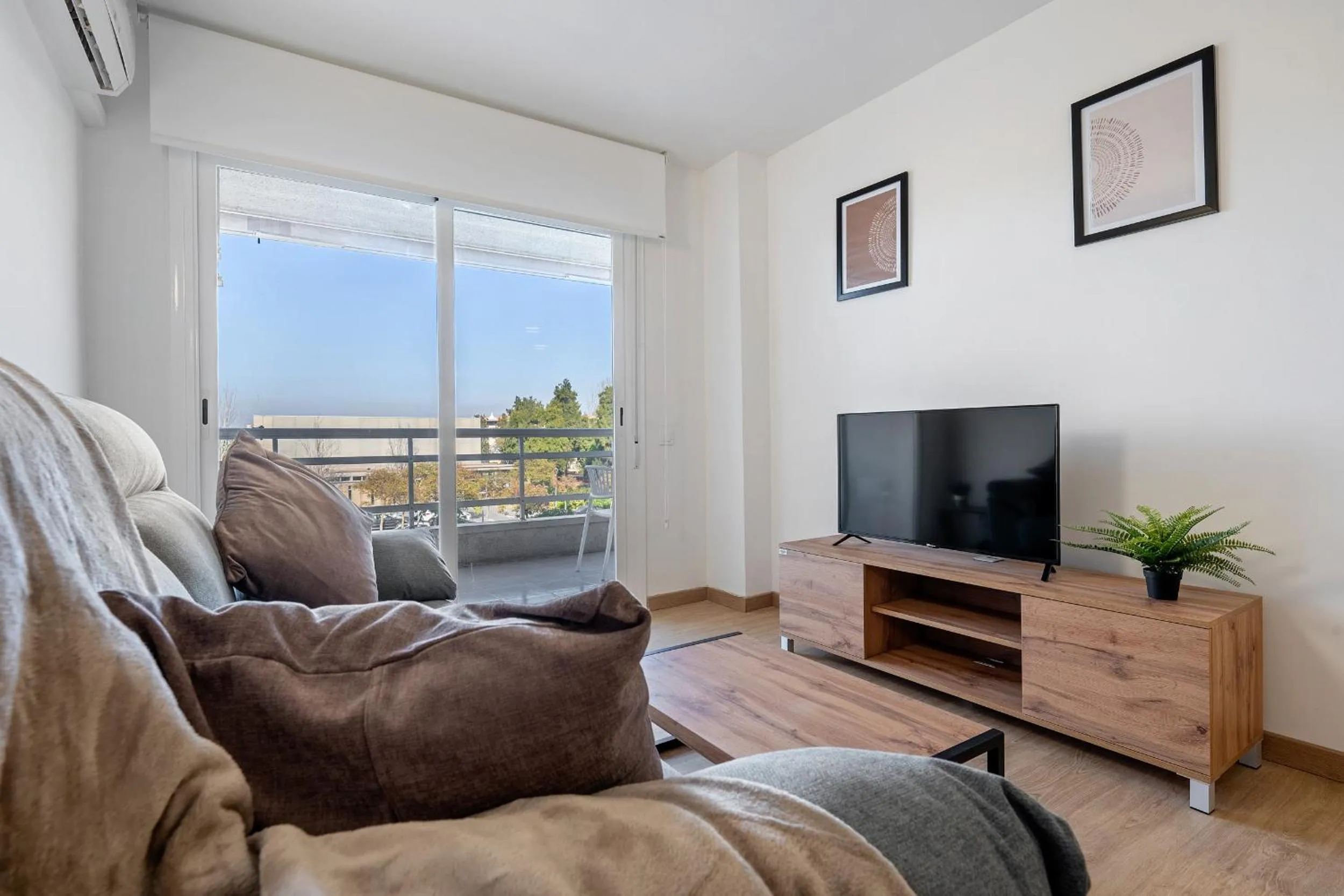Dining area in AQUAMARINA II Apartments