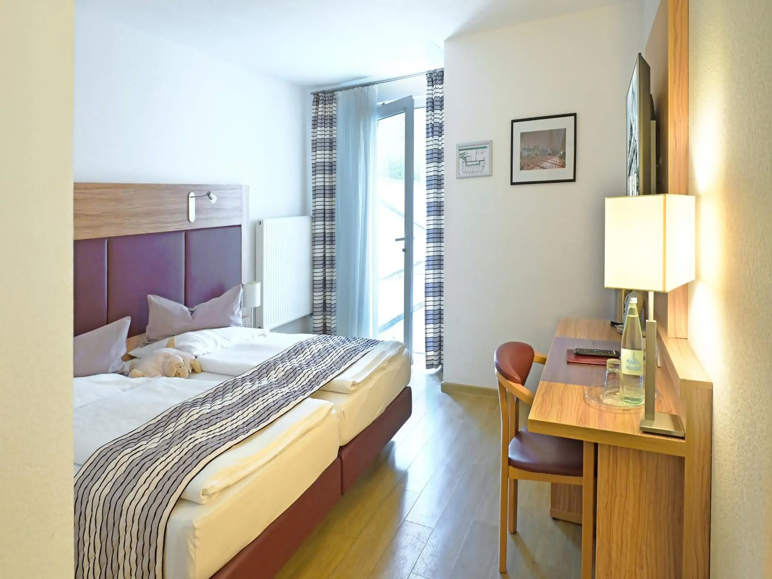 Double Room - single occupancy - Disability Access in Hotel Kronprinz Double Room - single occupancy - Disability Access in Hotel Kronprinz