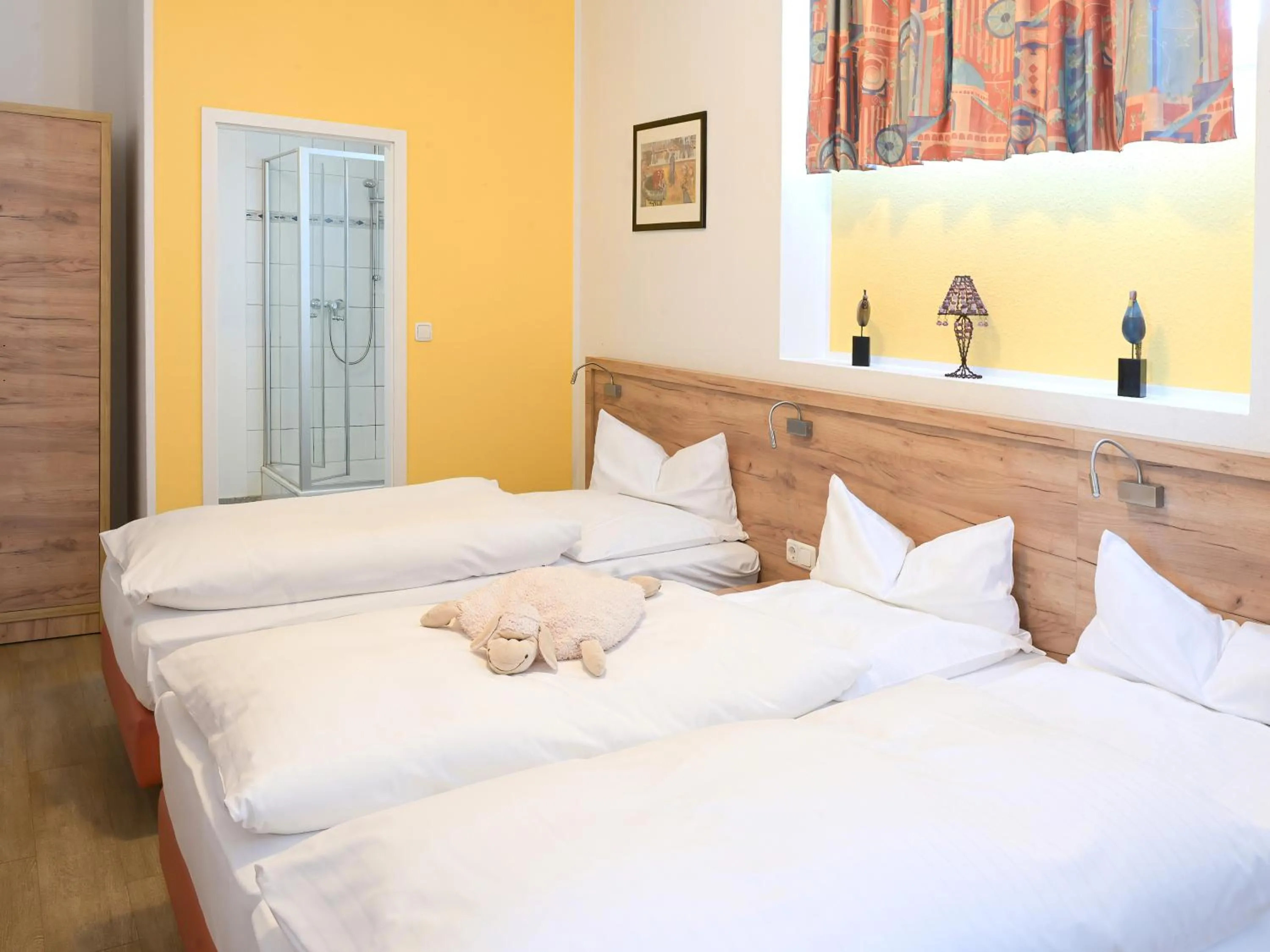 Triple Room in Hotel Kronprinz