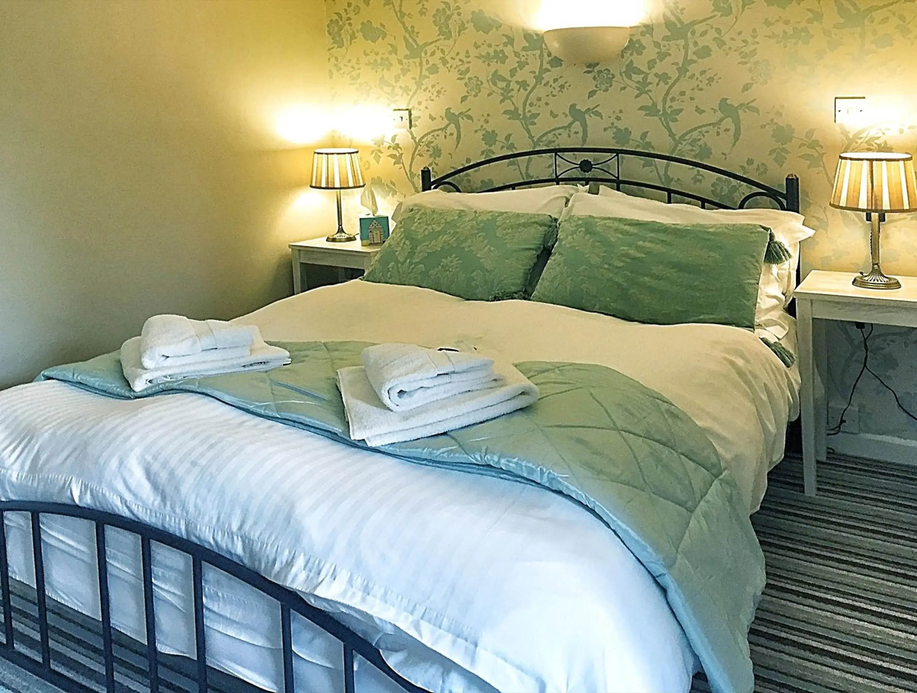 Photo of the whole room, Bed in The Hand at Llanarmon Photo of the whole room, Bed in The Hand at Llanarmon