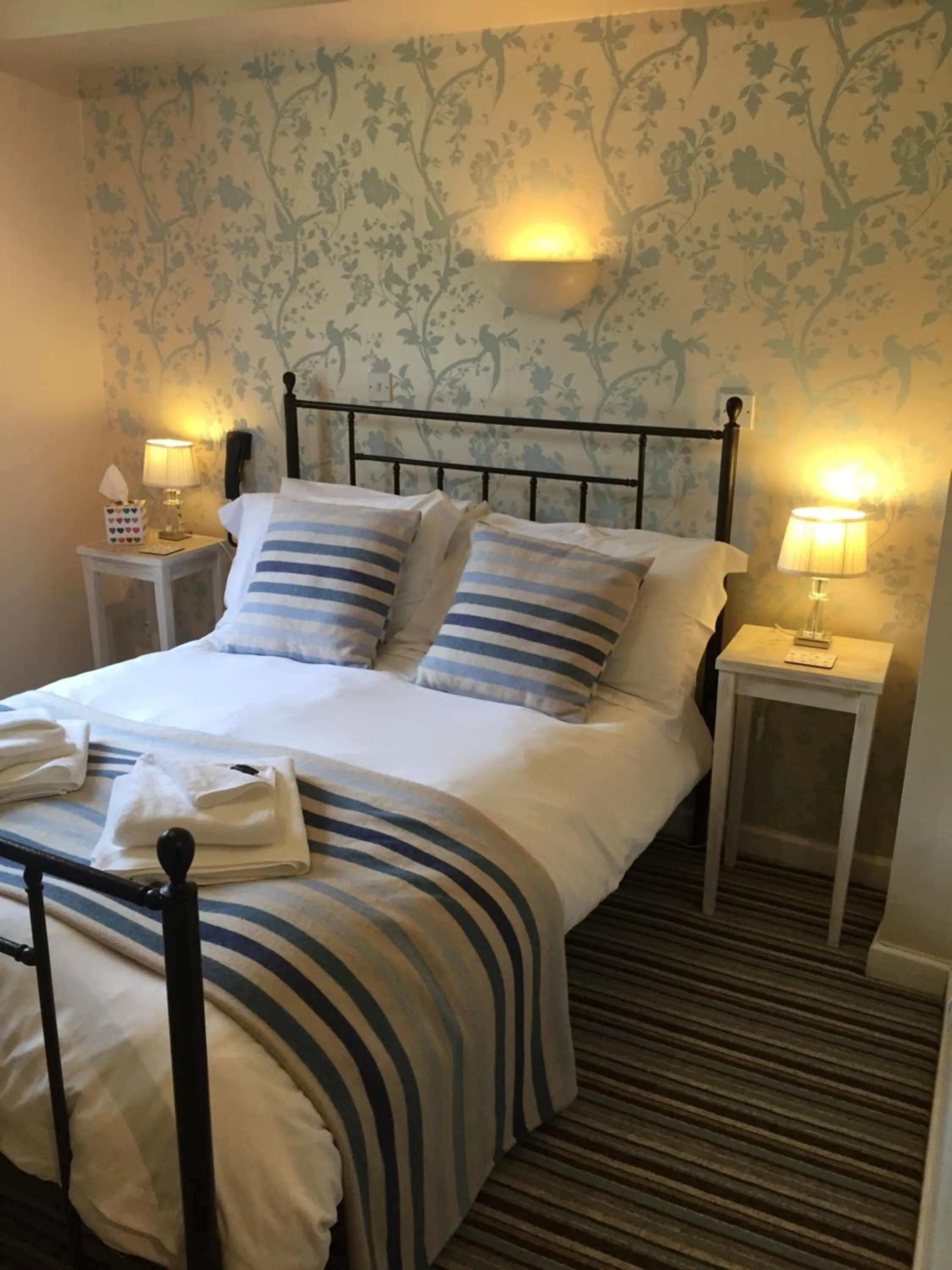 Bed in The Hand at Llanarmon