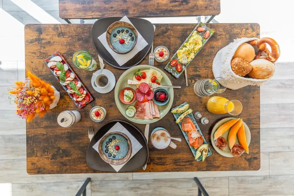 Breakfast in Baumhaushotel Oberbayern Breakfast in Baumhaushotel Oberbayern