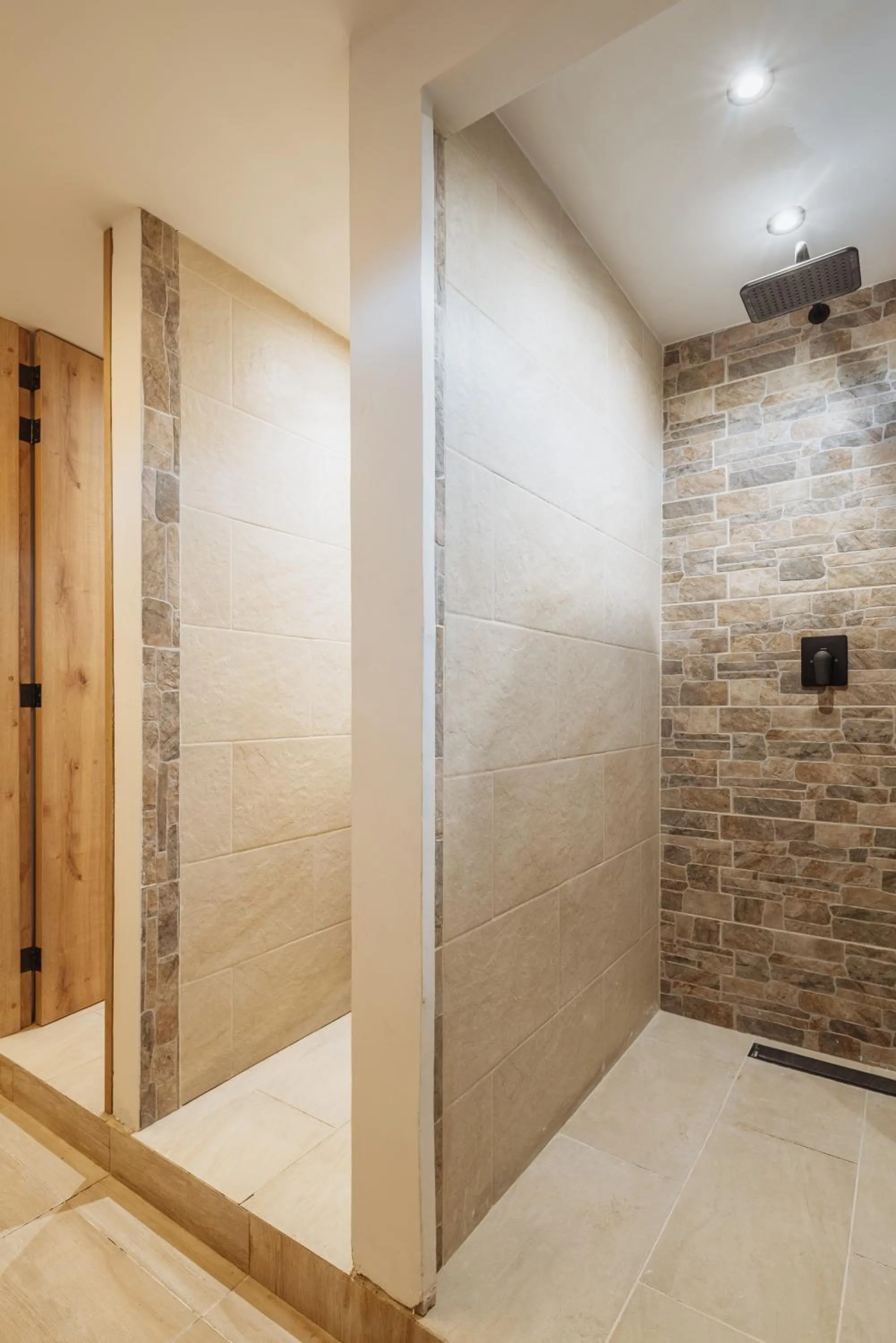 Shower in Green House Hotel