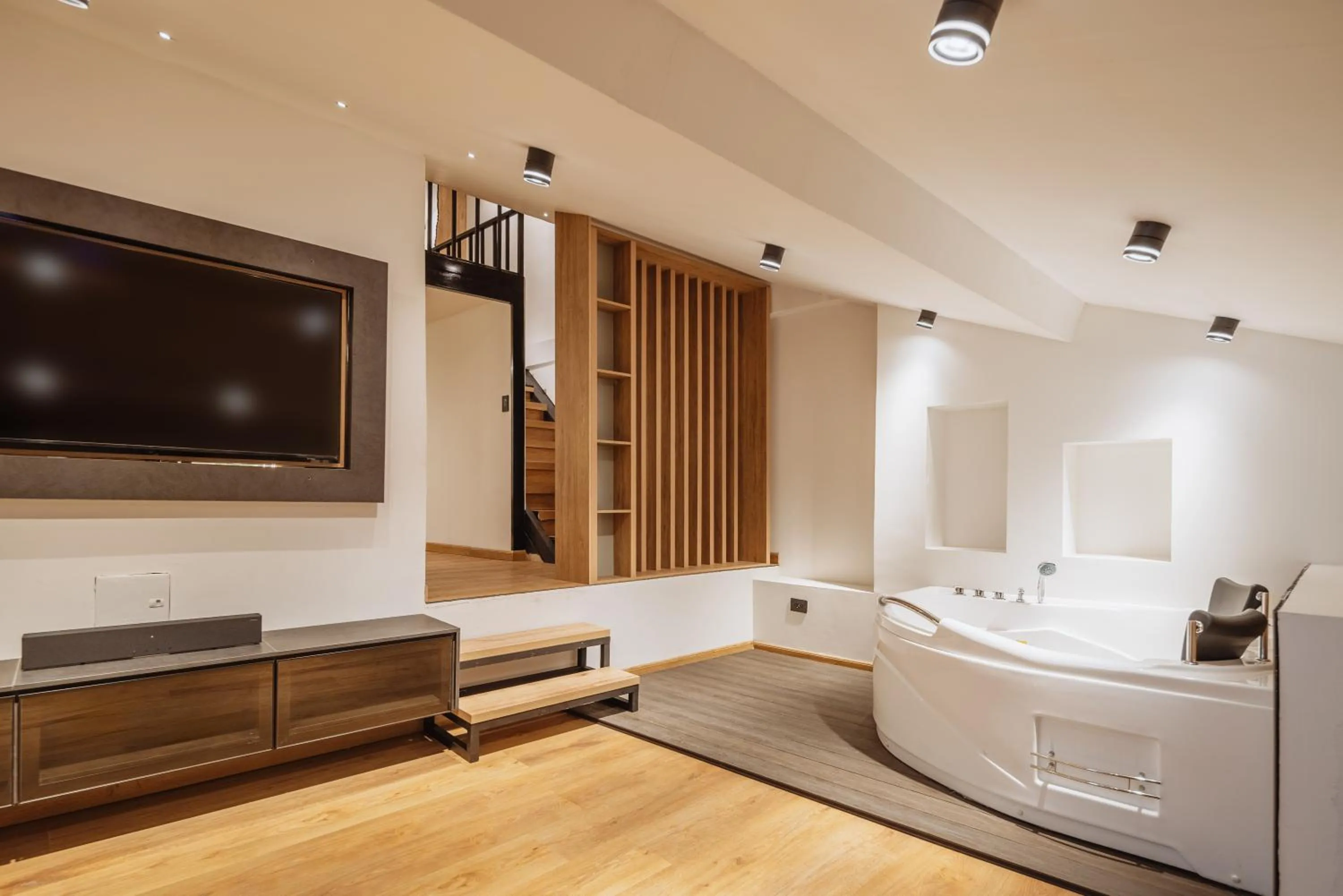 Hot Tub in Green House Hotel