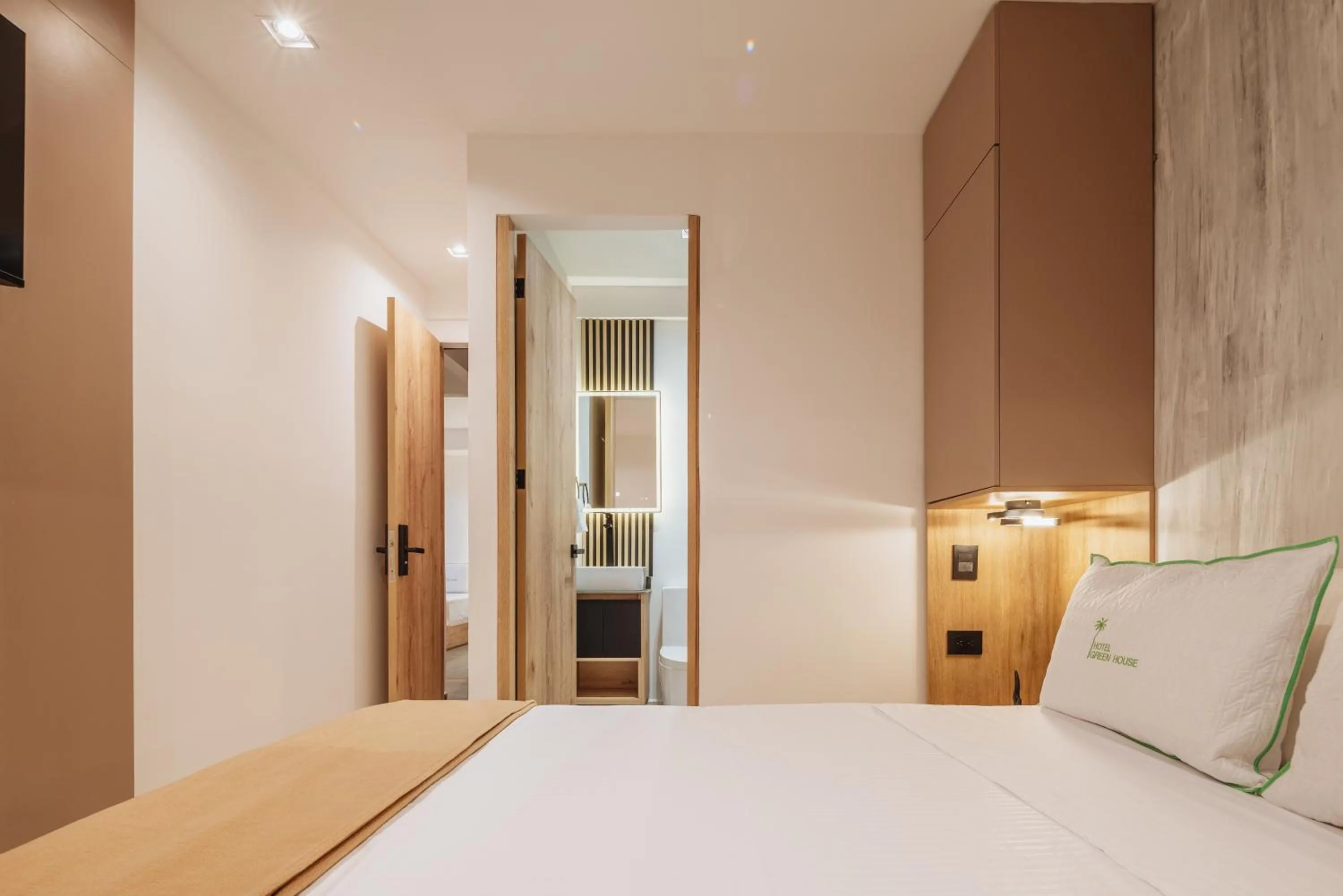 Photo of the whole room, Bed in Green House Hotel