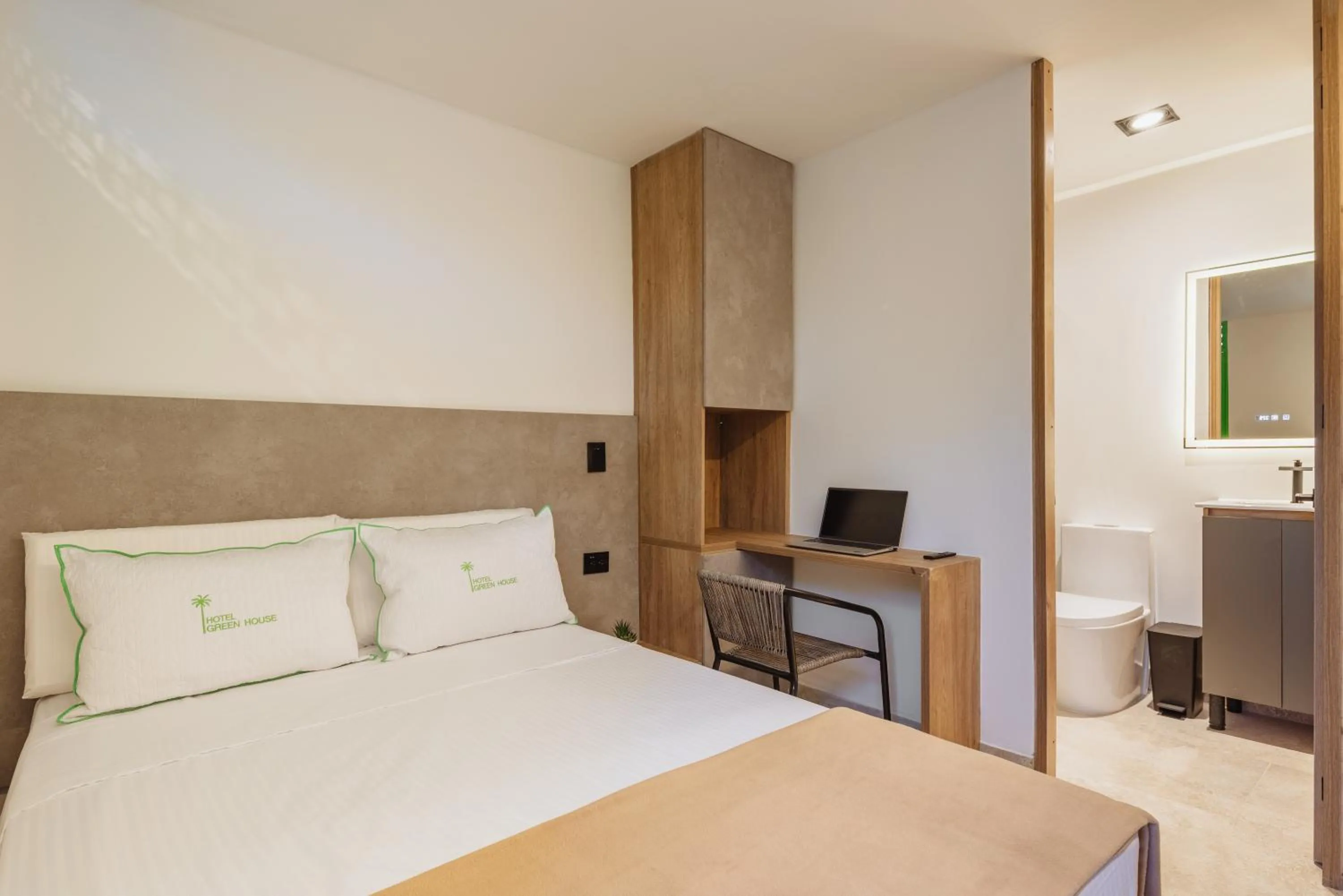Photo of the whole room, Bed in Green House Hotel