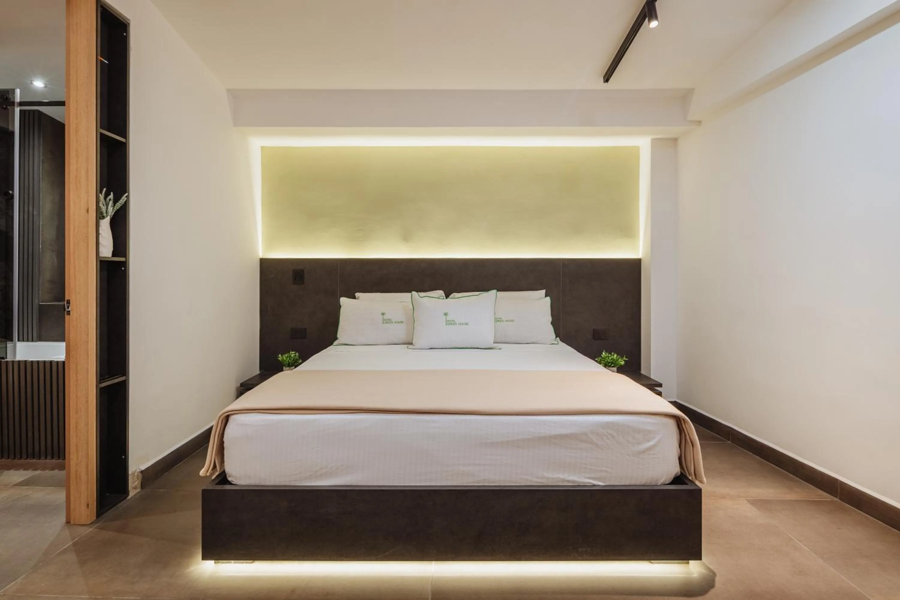 Photo of the whole room, Bed in Green House Hotel