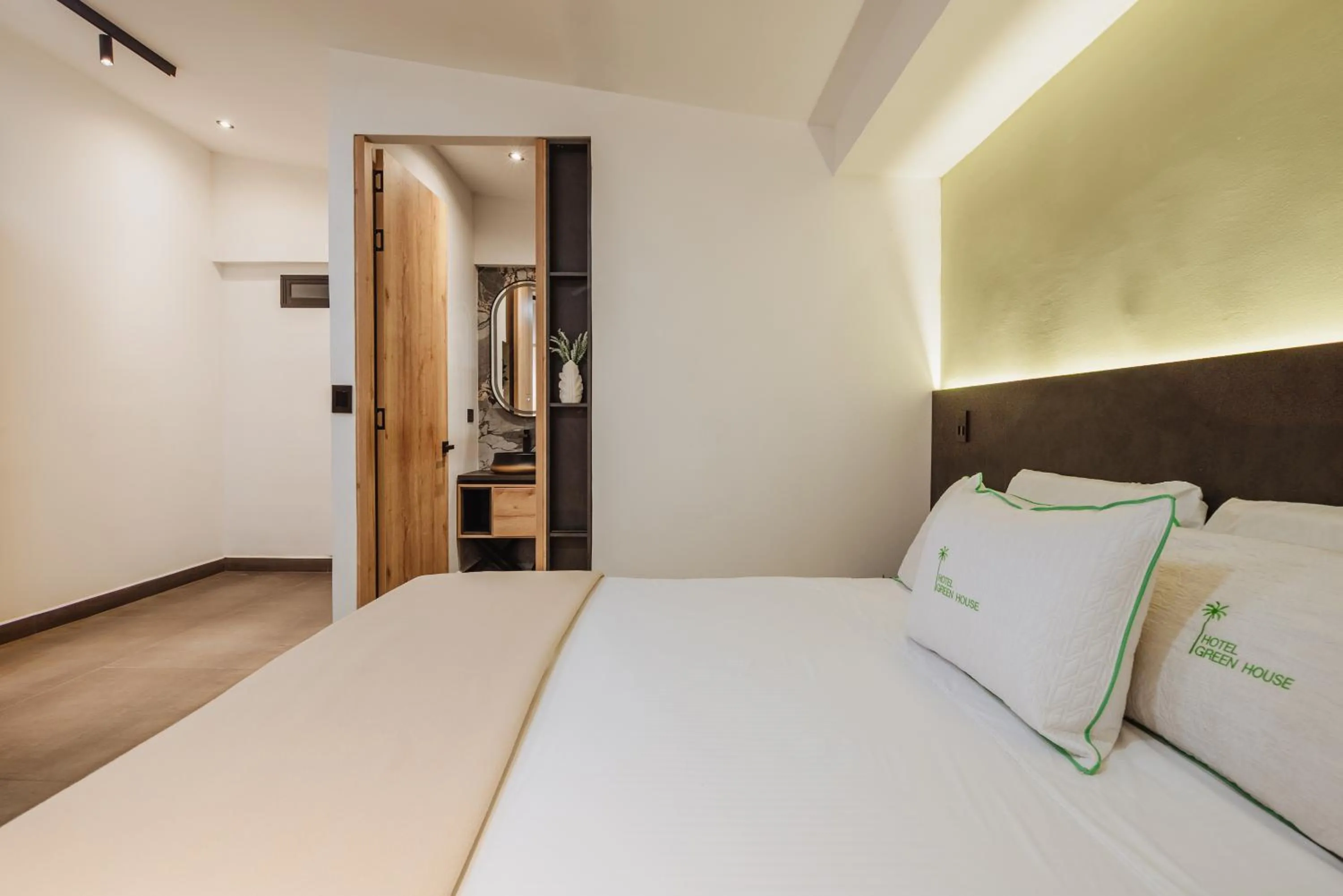 Photo of the whole room, Bed in Green House Hotel