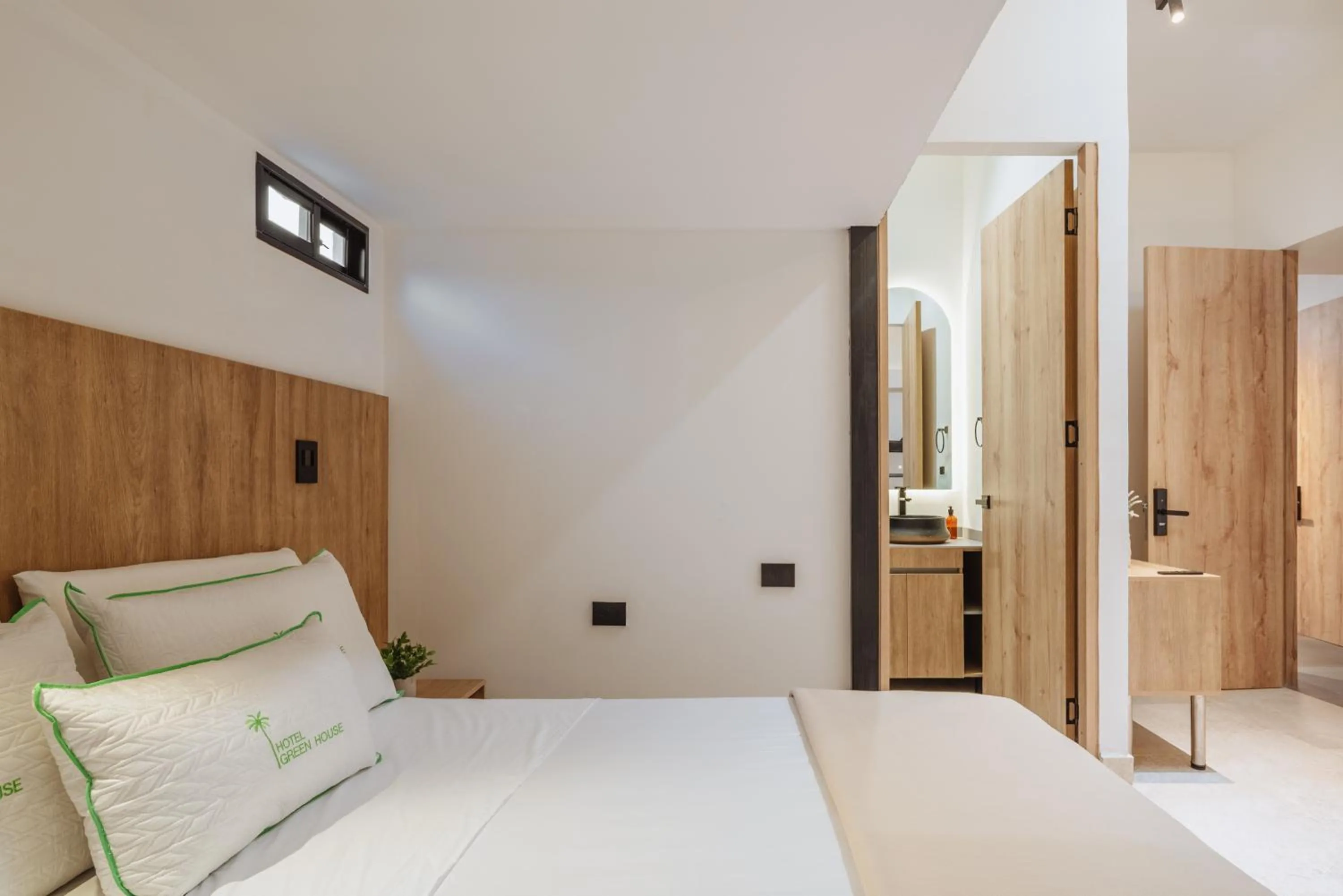 Photo of the whole room, Bed in Green House Hotel