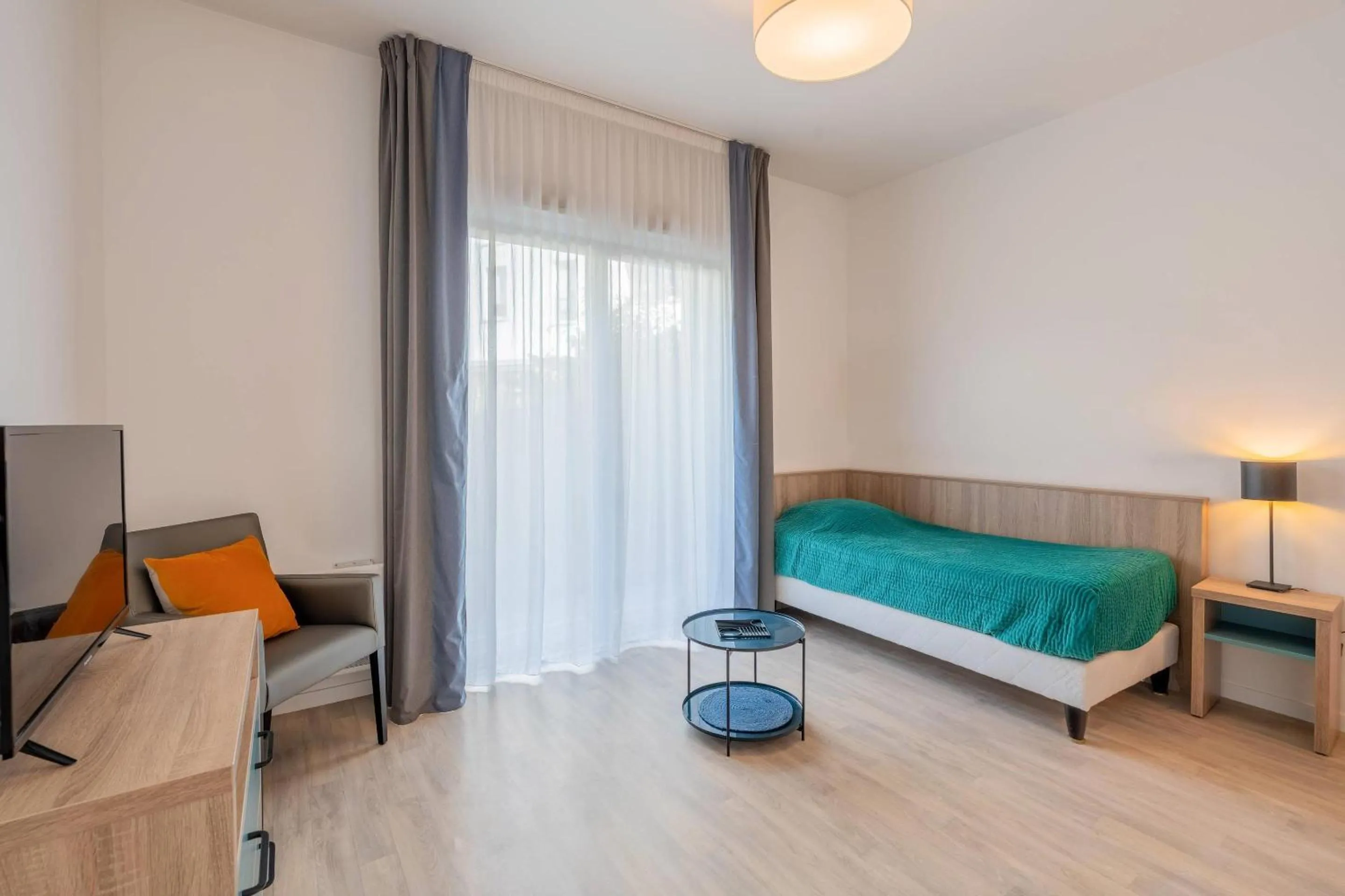 Living room, Bed in Quality Aparthotel Choisy Orly Airport