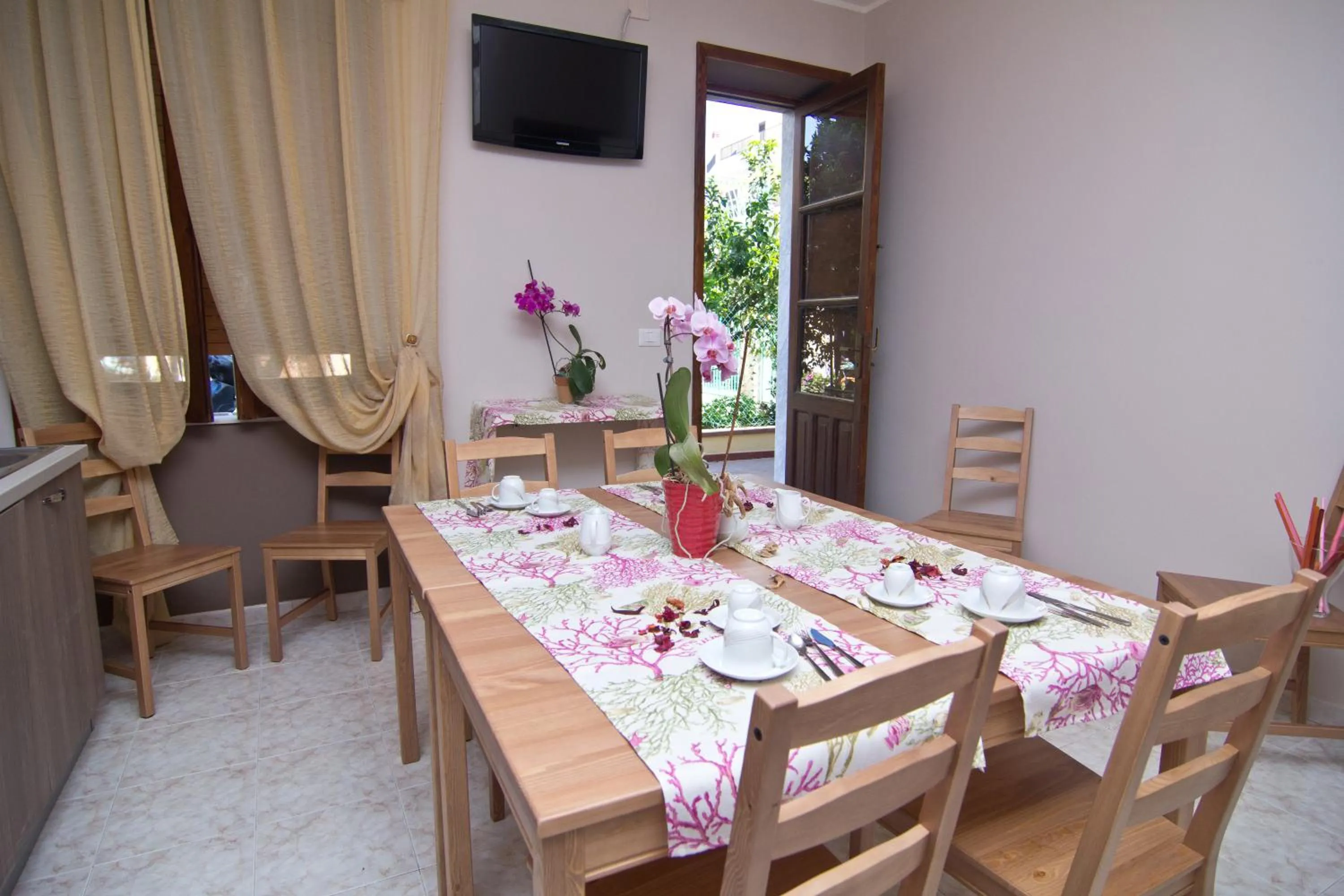 Dining area in B&B Tifeo