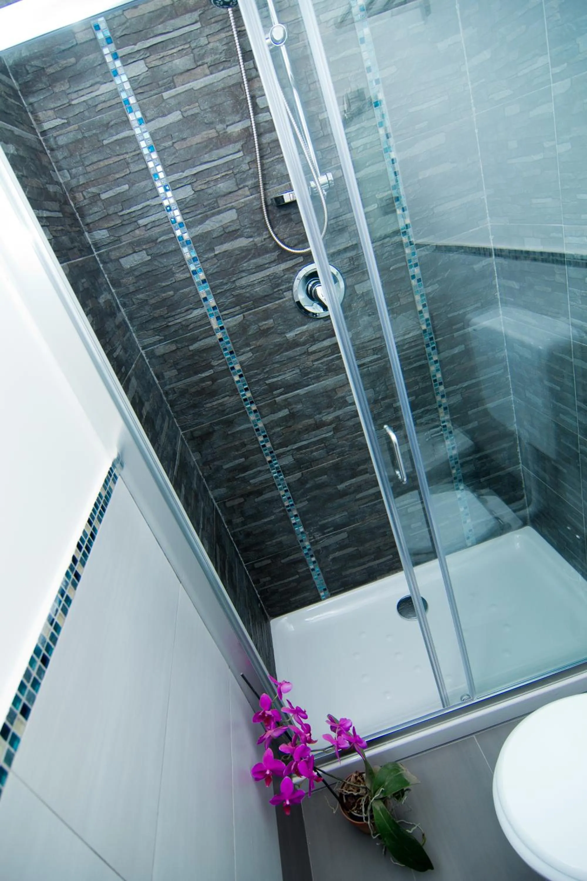 Shower in B&B Tifeo