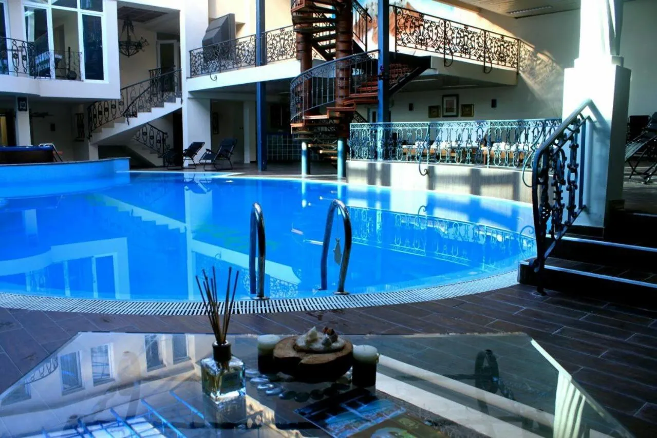 Swimming pool in Hotel Princi i Arberit