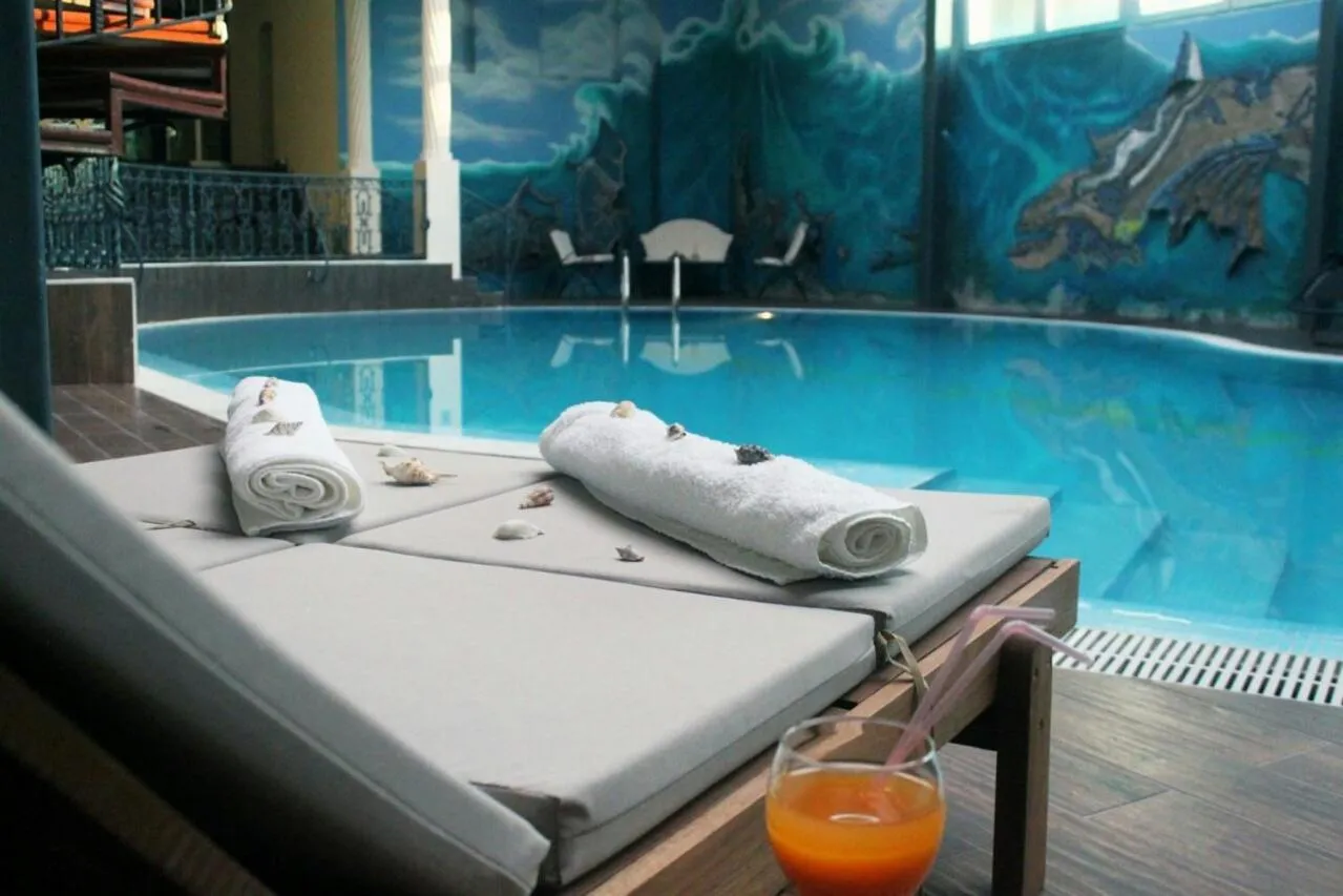 Swimming pool in Hotel Princi i Arberit