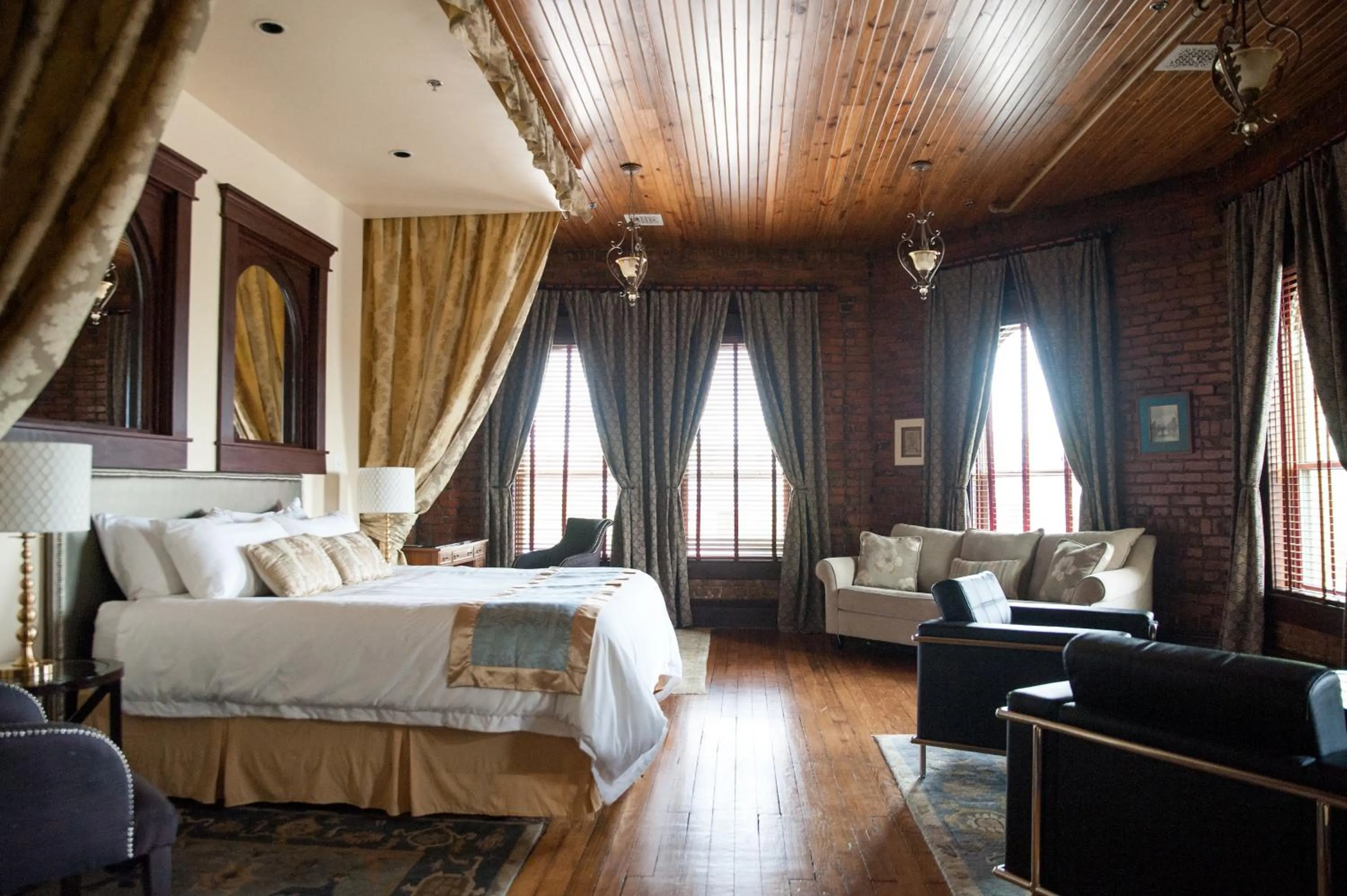 Bed in The Hackett Hotel