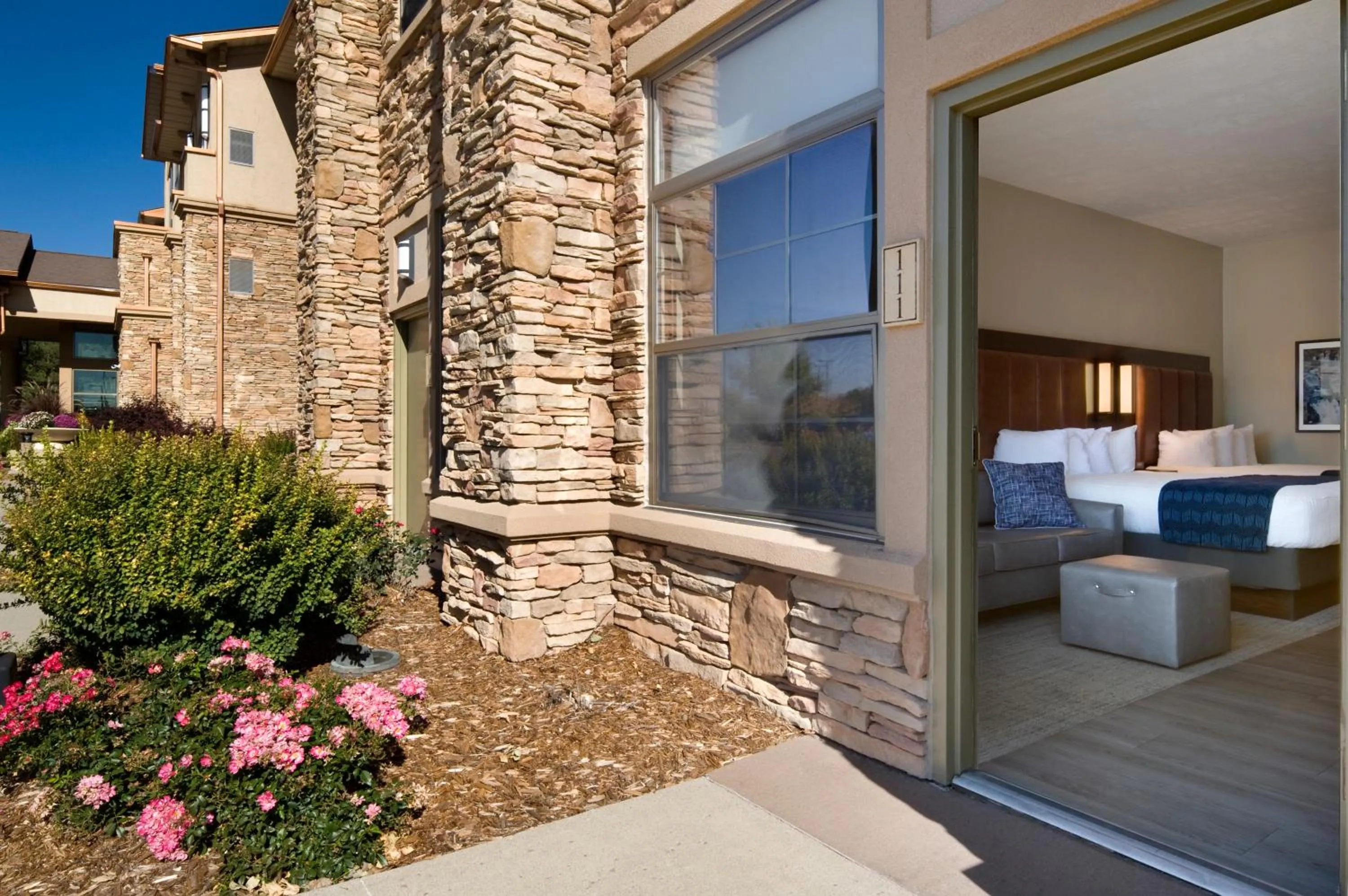 Property building in ClubHouse Hotel Sioux Falls