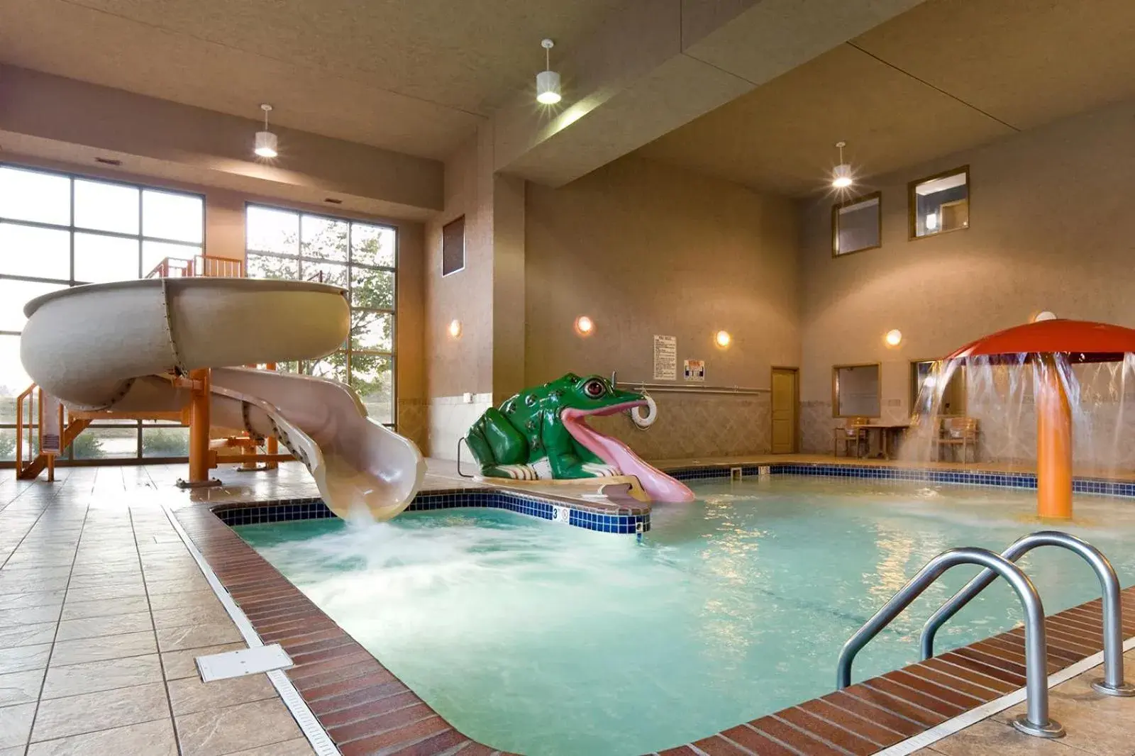 Swimming pool in ClubHouse Hotel Sioux Falls Swimming pool in ClubHouse Hotel Sioux Falls