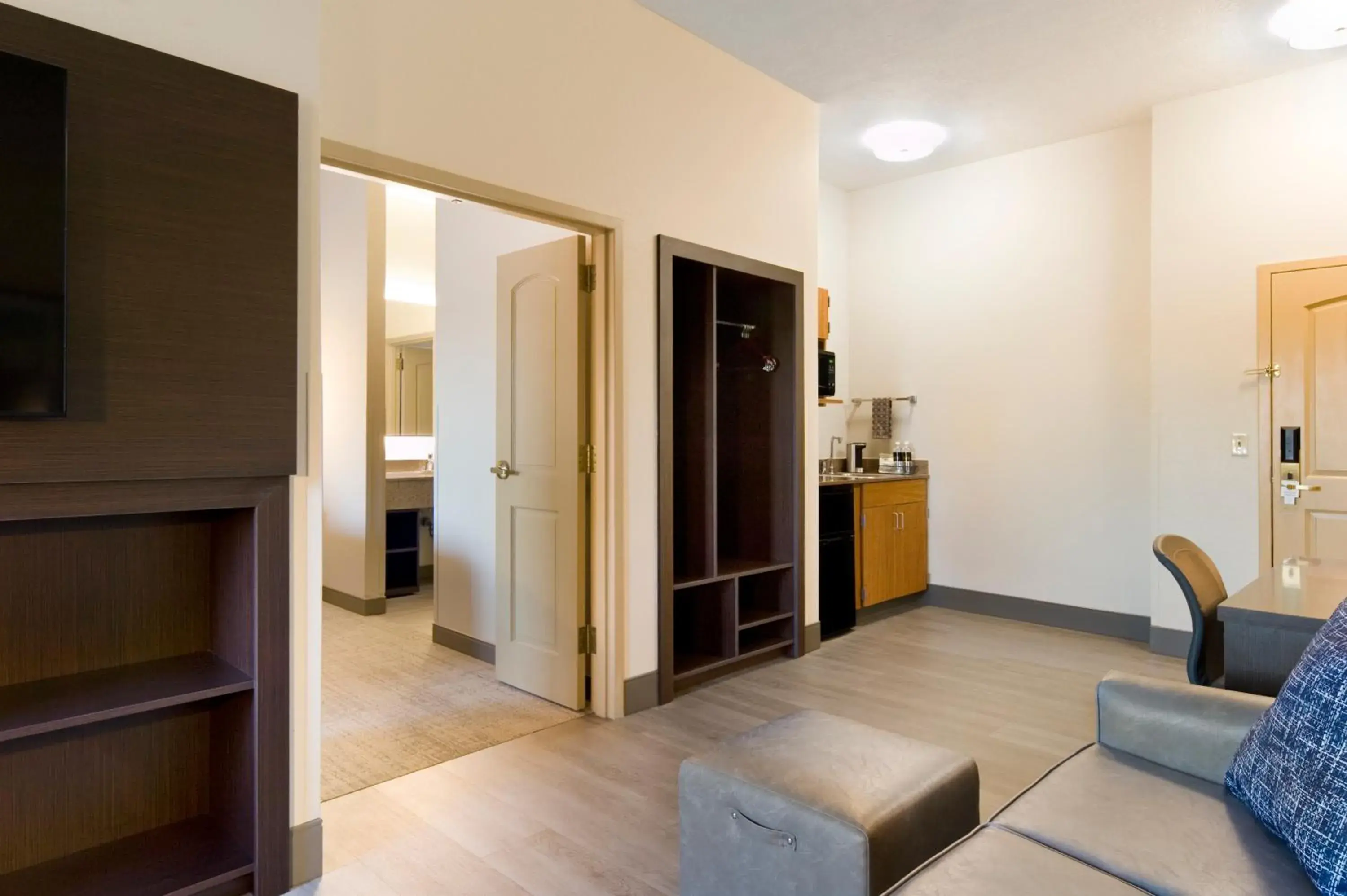 Living room in ClubHouse Hotel Sioux Falls Living room in ClubHouse Hotel Sioux Falls