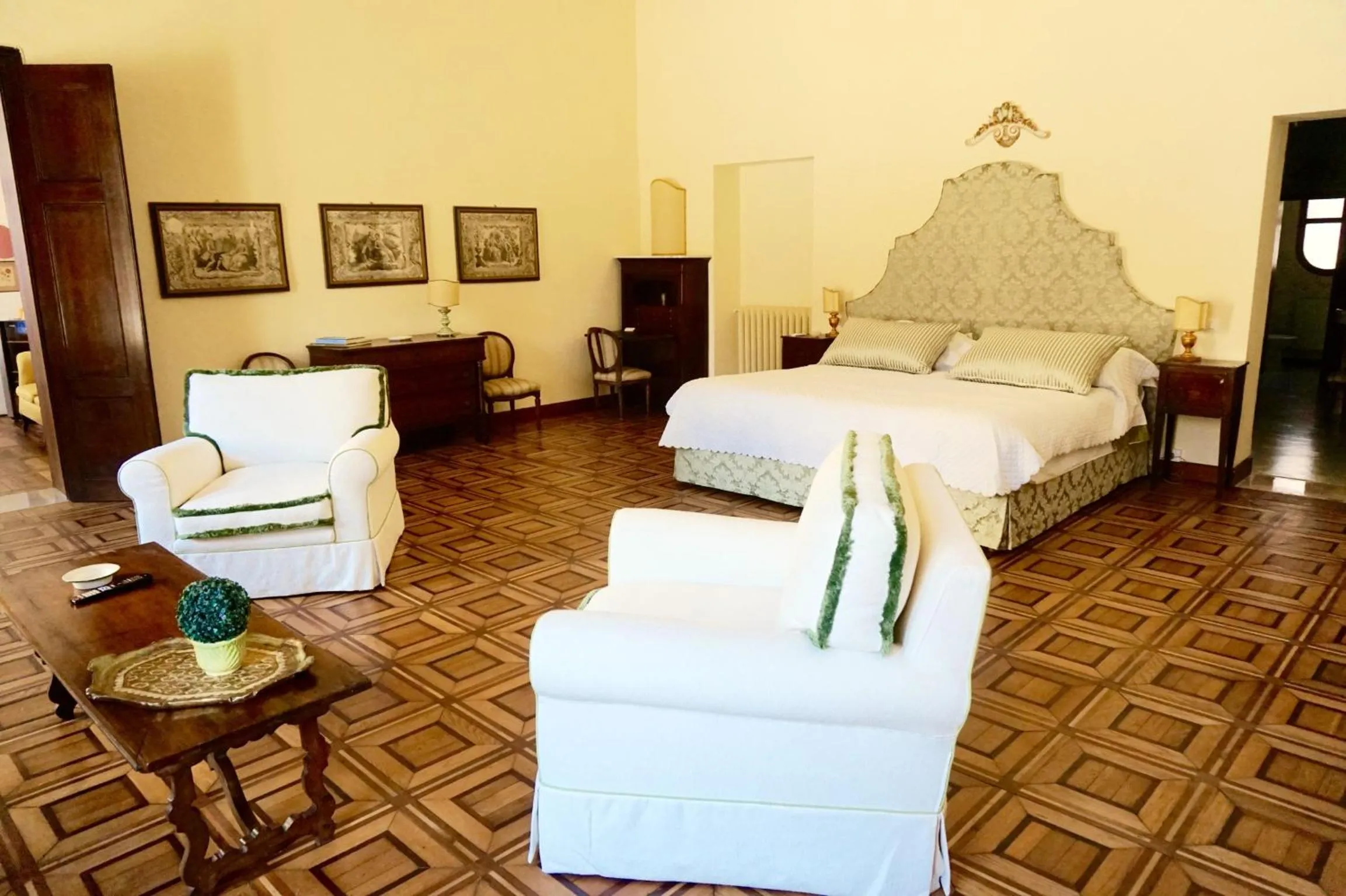 Photo of the whole room, Bed in Palazzo Mantua Benavides Suites & Apartments