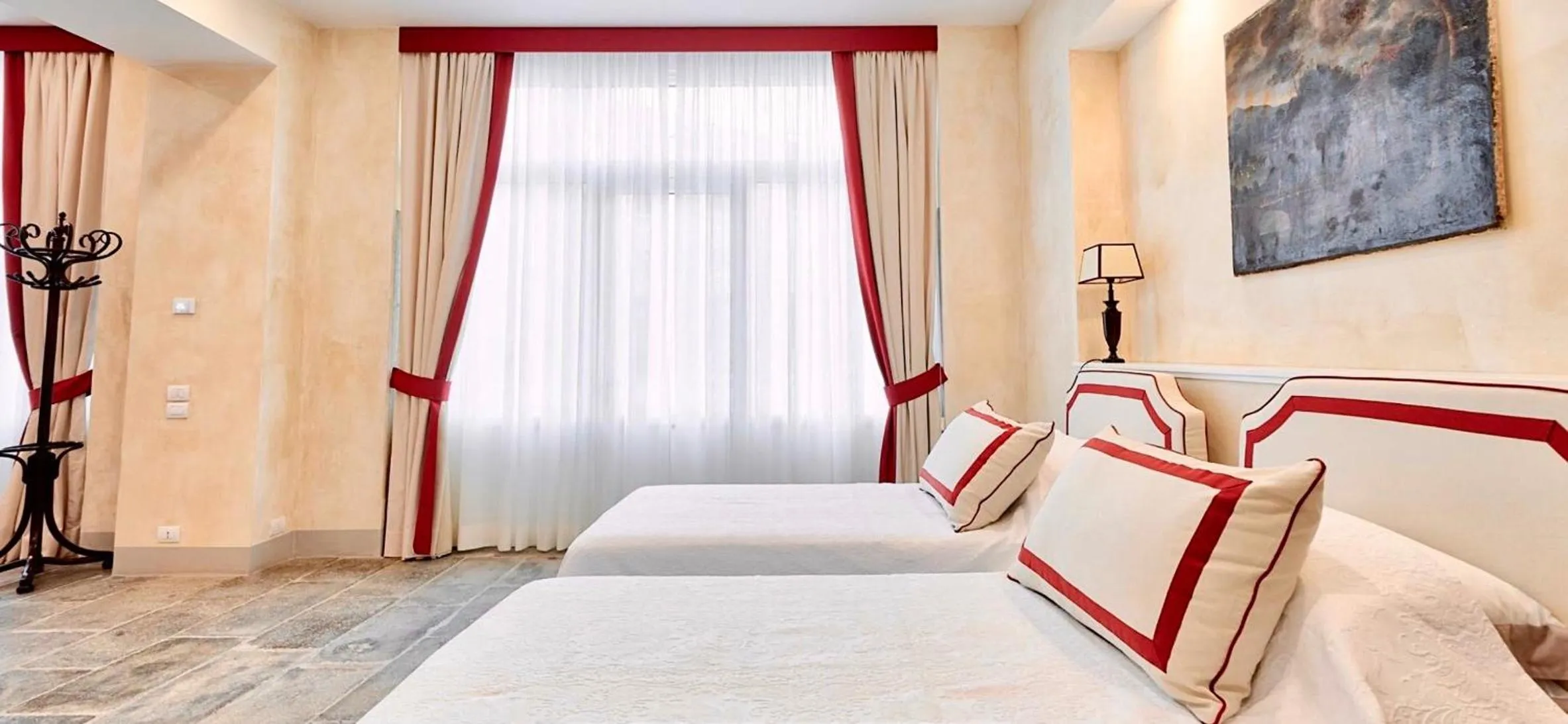 Bed in Palazzo Mantua Benavides Suites & Apartments