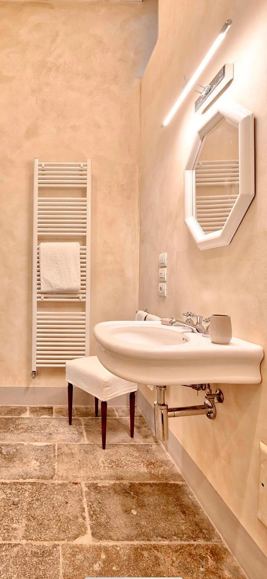 Bathroom in Palazzo Mantua Benavides Suites & Apartments
