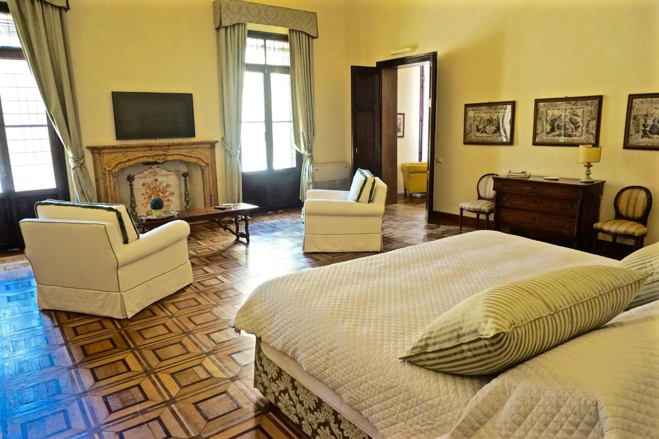 Photo of the whole room, Bed in Palazzo Mantua Benavides Suites & Apartments