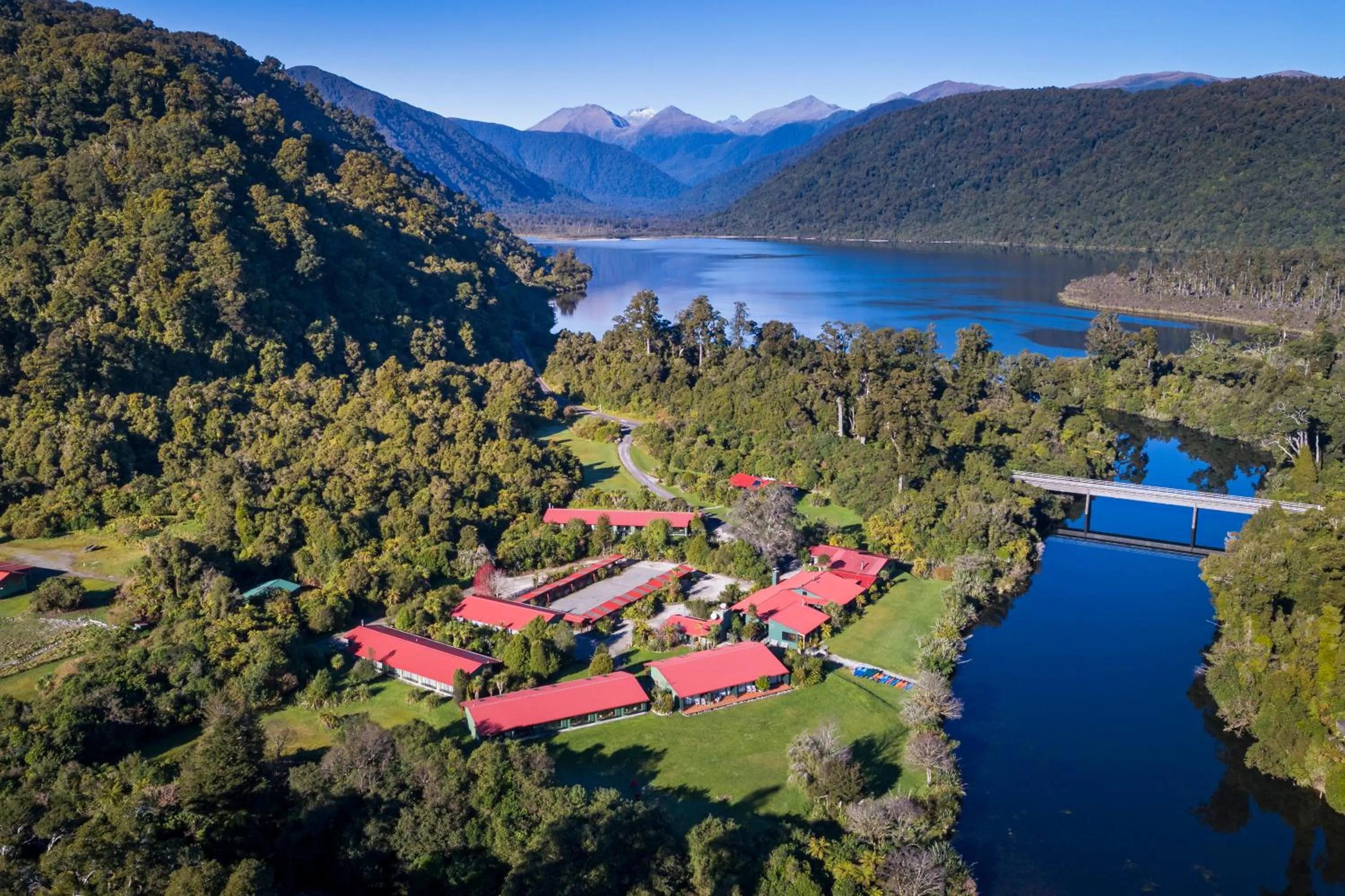 Wilderness Lodge Lake Moeraki