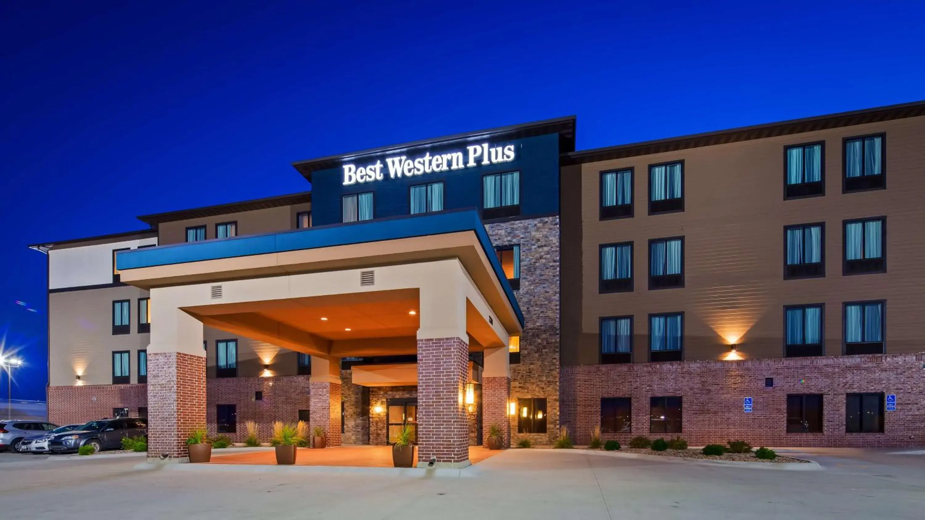 Property building in Best Western Plus Lincoln Inn & Suites Property building in Best Western Plus Lincoln Inn & Suites