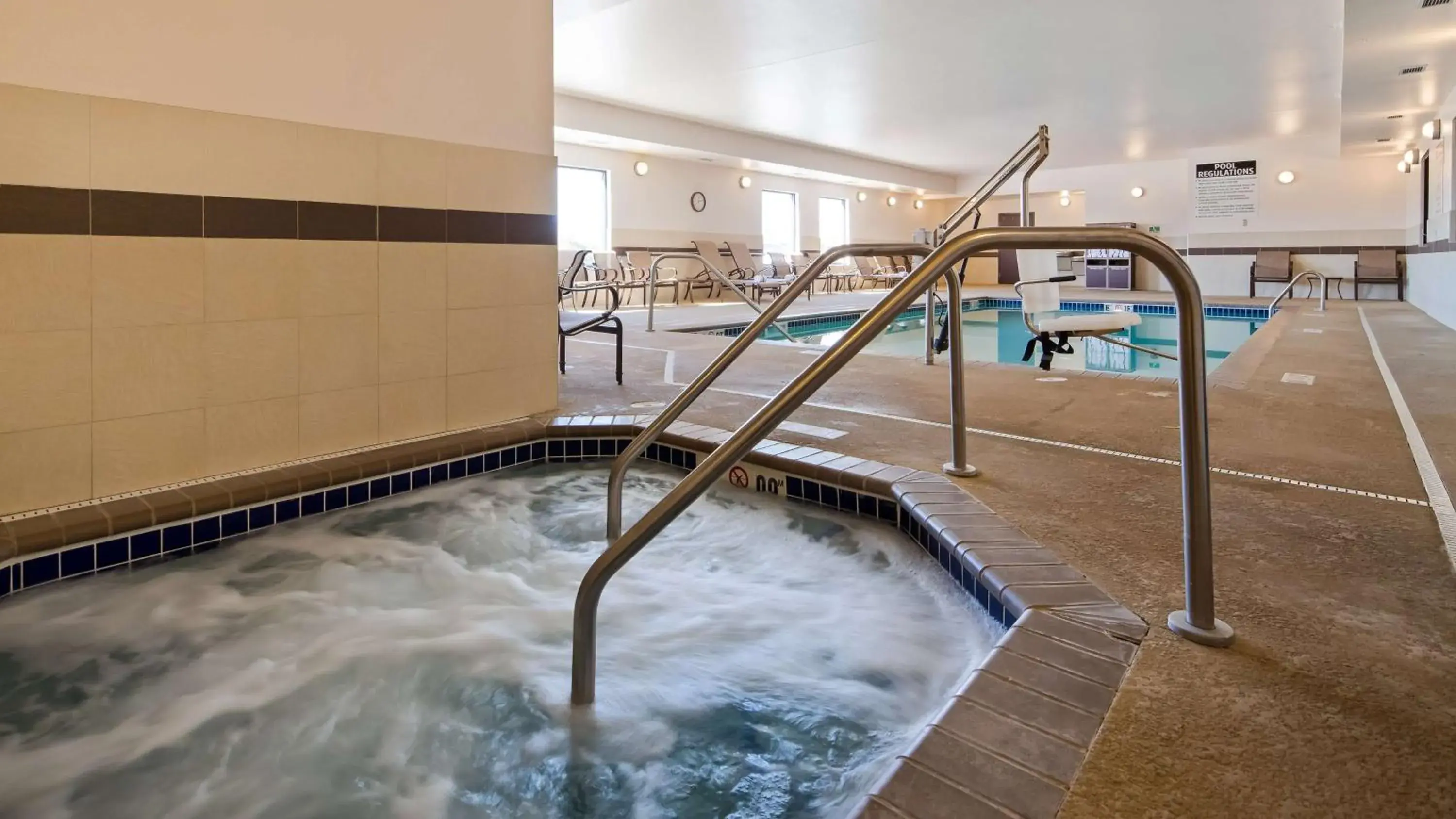 Pool view in Best Western Plus Lincoln Inn & Suites Pool view in Best Western Plus Lincoln Inn & Suites