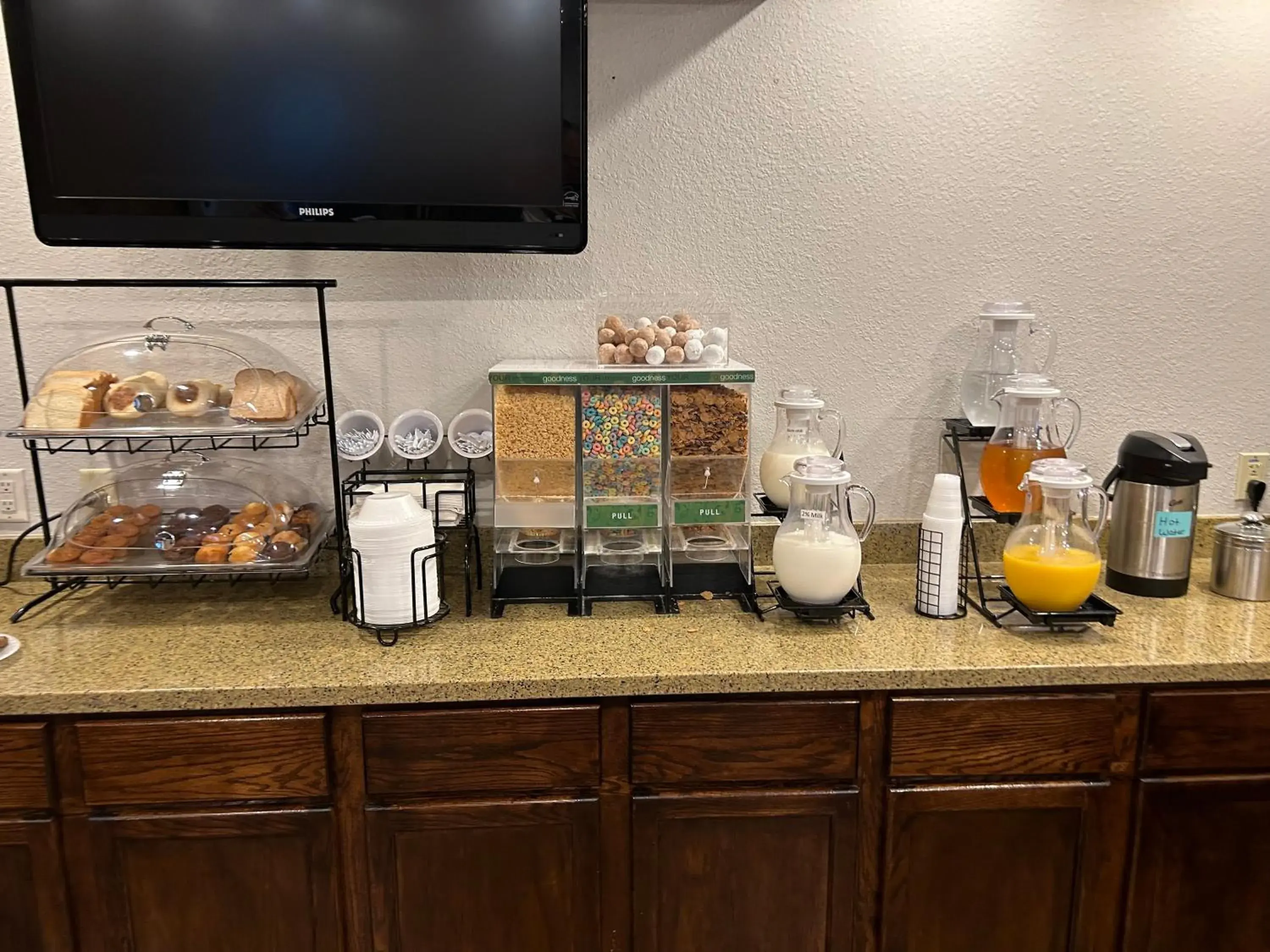 Buffet breakfast in Boarders Inn & Suites by Cobblestone Hotels - Munising Buffet breakfast in Boarders Inn & Suites by Cobblestone Hotels - Munising