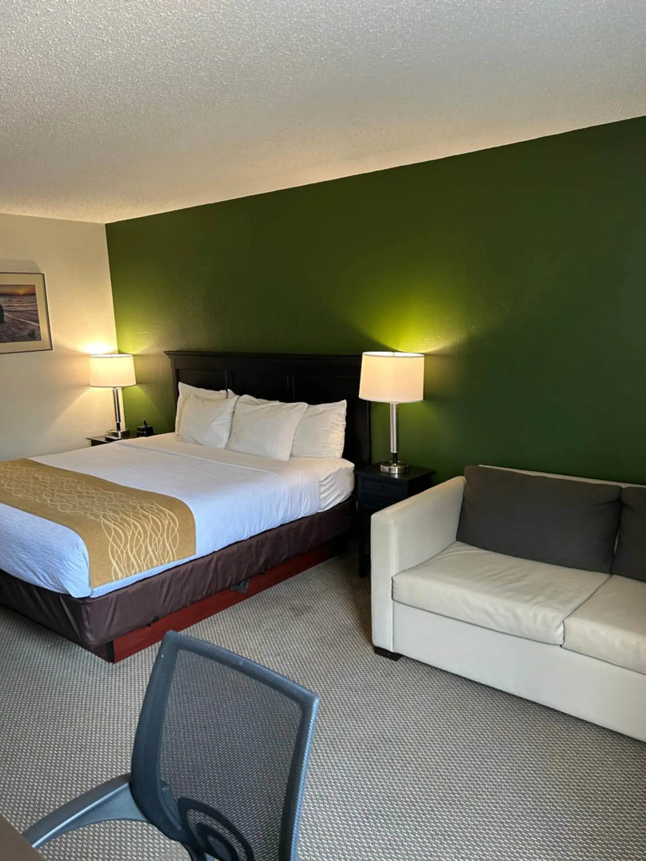 Bed in Boarders Inn & Suites by Cobblestone Hotels - Munising Bed in Boarders Inn & Suites by Cobblestone Hotels - Munising