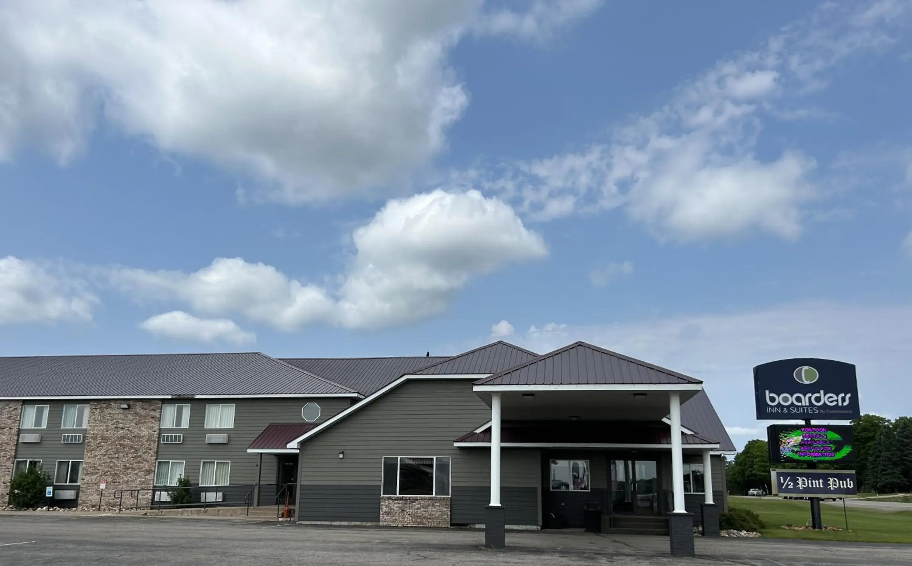 Property building in Boarders Inn & Suites by Cobblestone Hotels - Munising Property building in Boarders Inn & Suites by Cobblestone Hotels - Munising