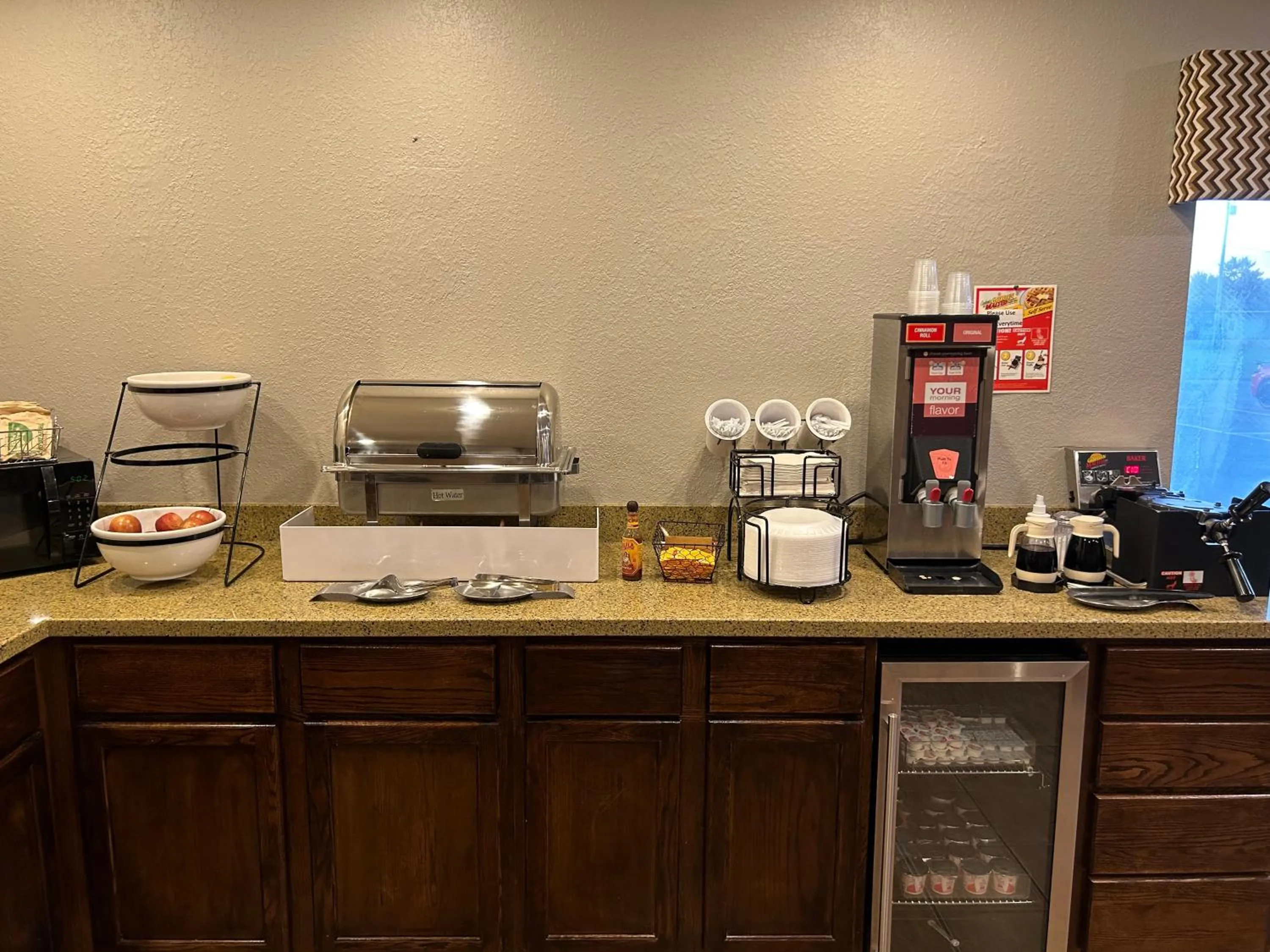 Breakfast in Boarders Inn & Suites by Cobblestone Hotels - Munising