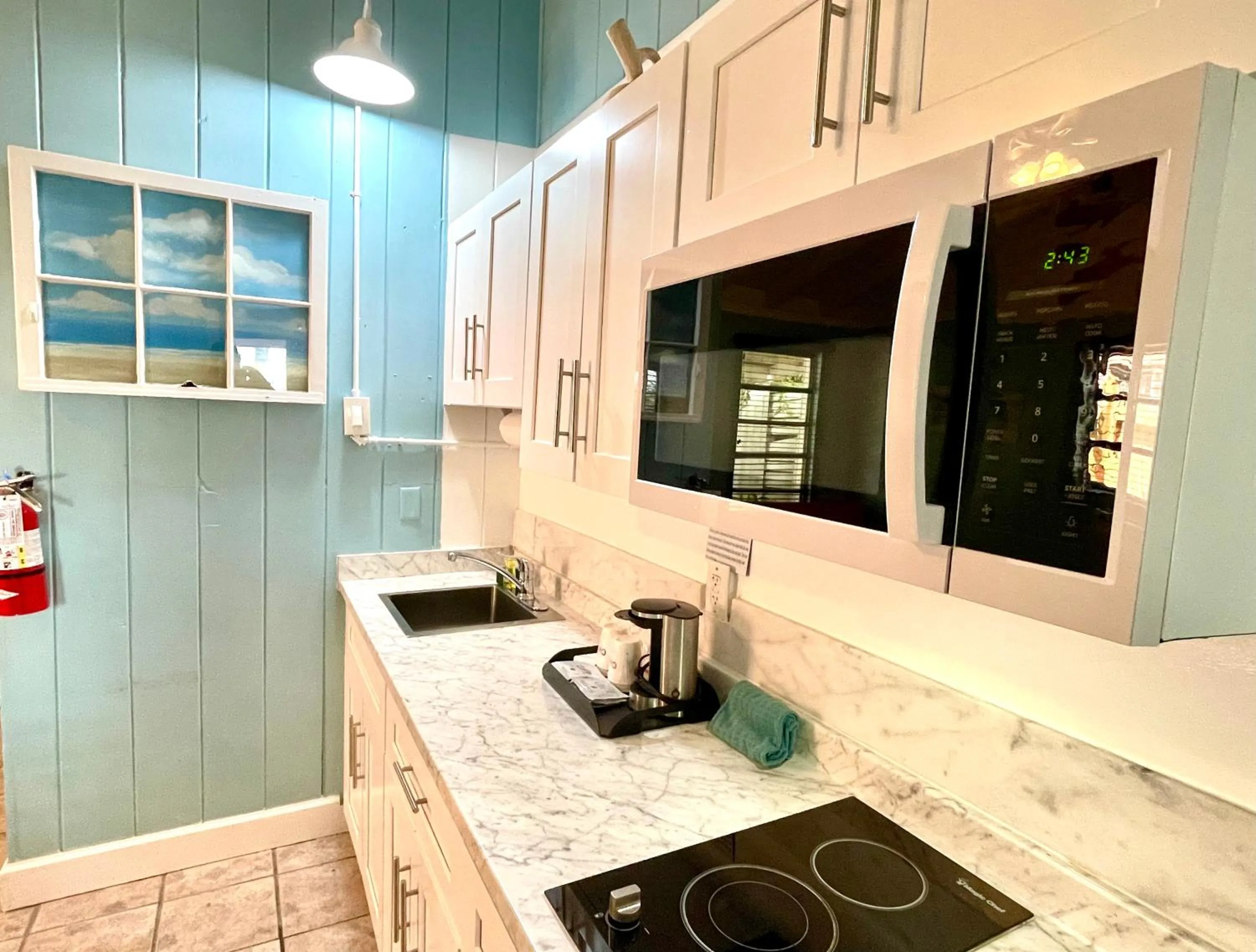 Coffee/tea facilities in The Pelican Key Largo Cottages