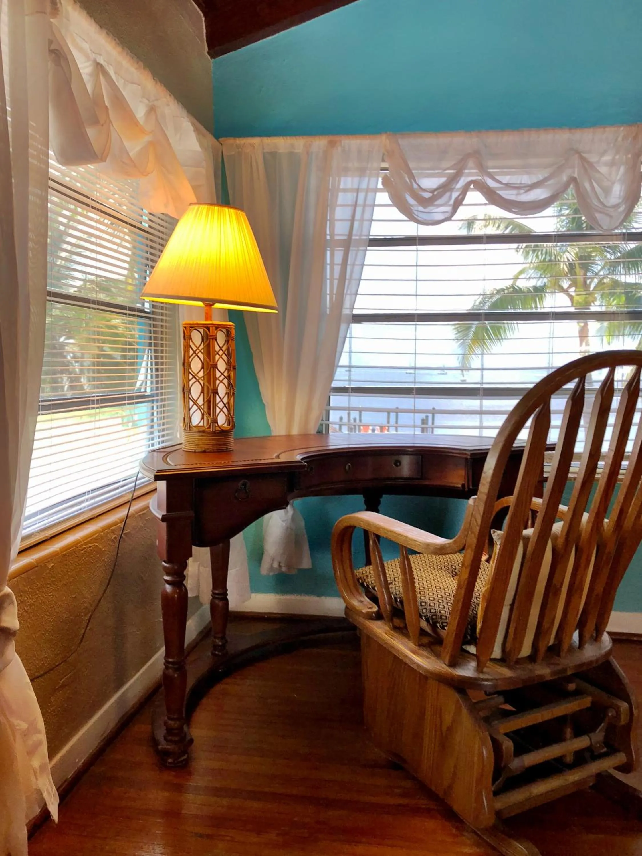 Seating area in The Pelican Key Largo Cottages