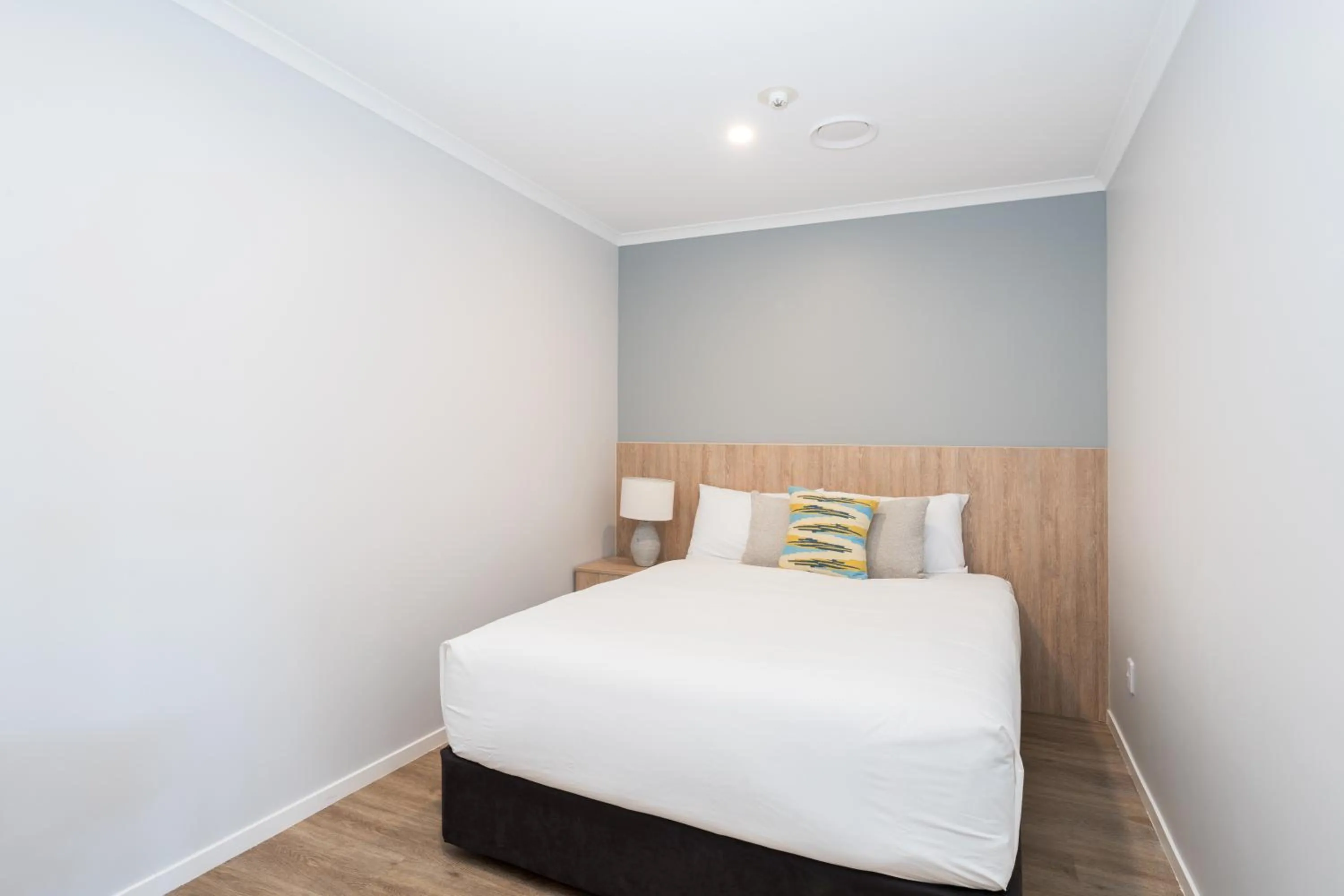 Bed in Albany Oak Motel