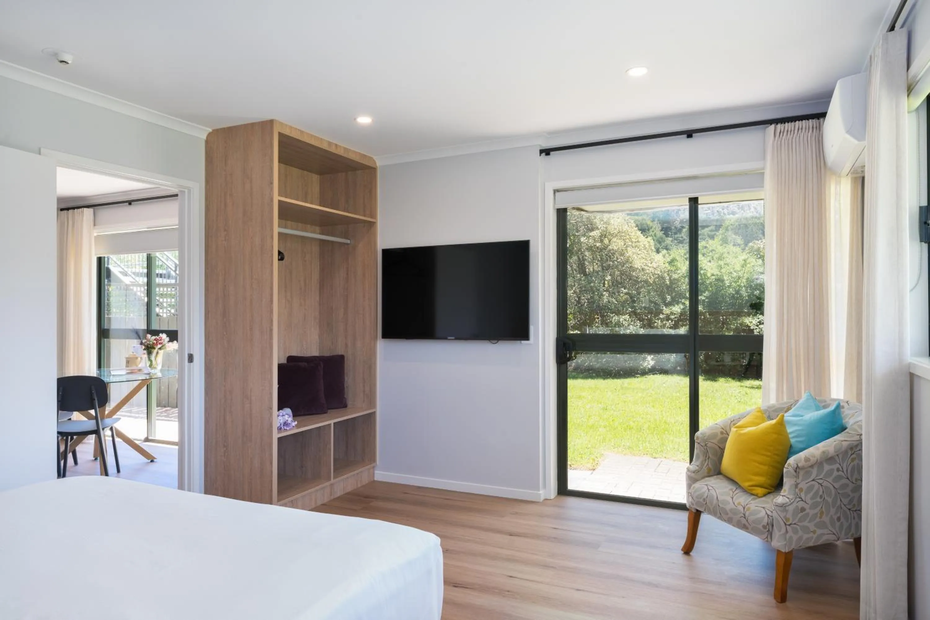 Bed in Albany Oak Motel