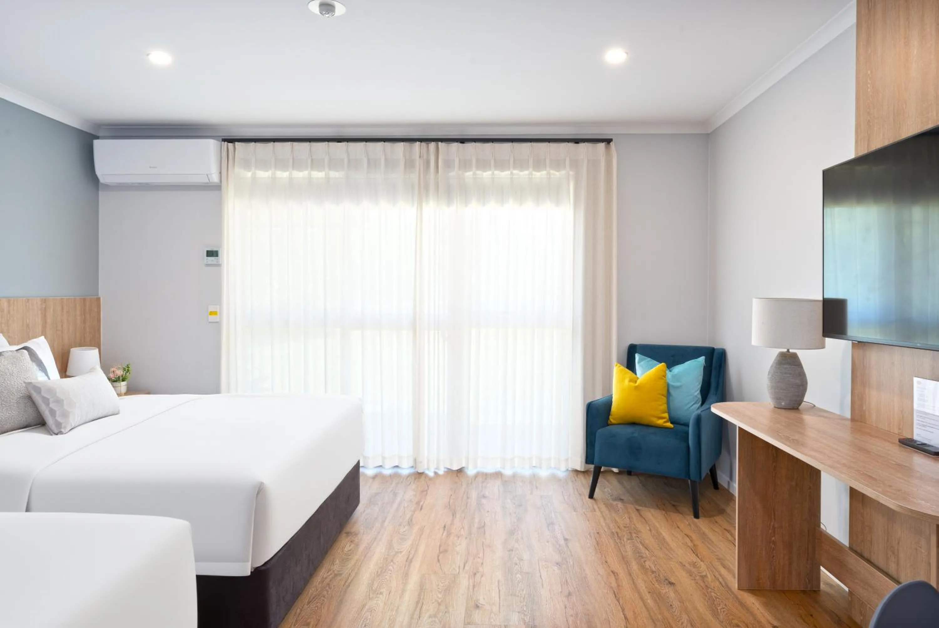 Bed in Albany Oak Motel