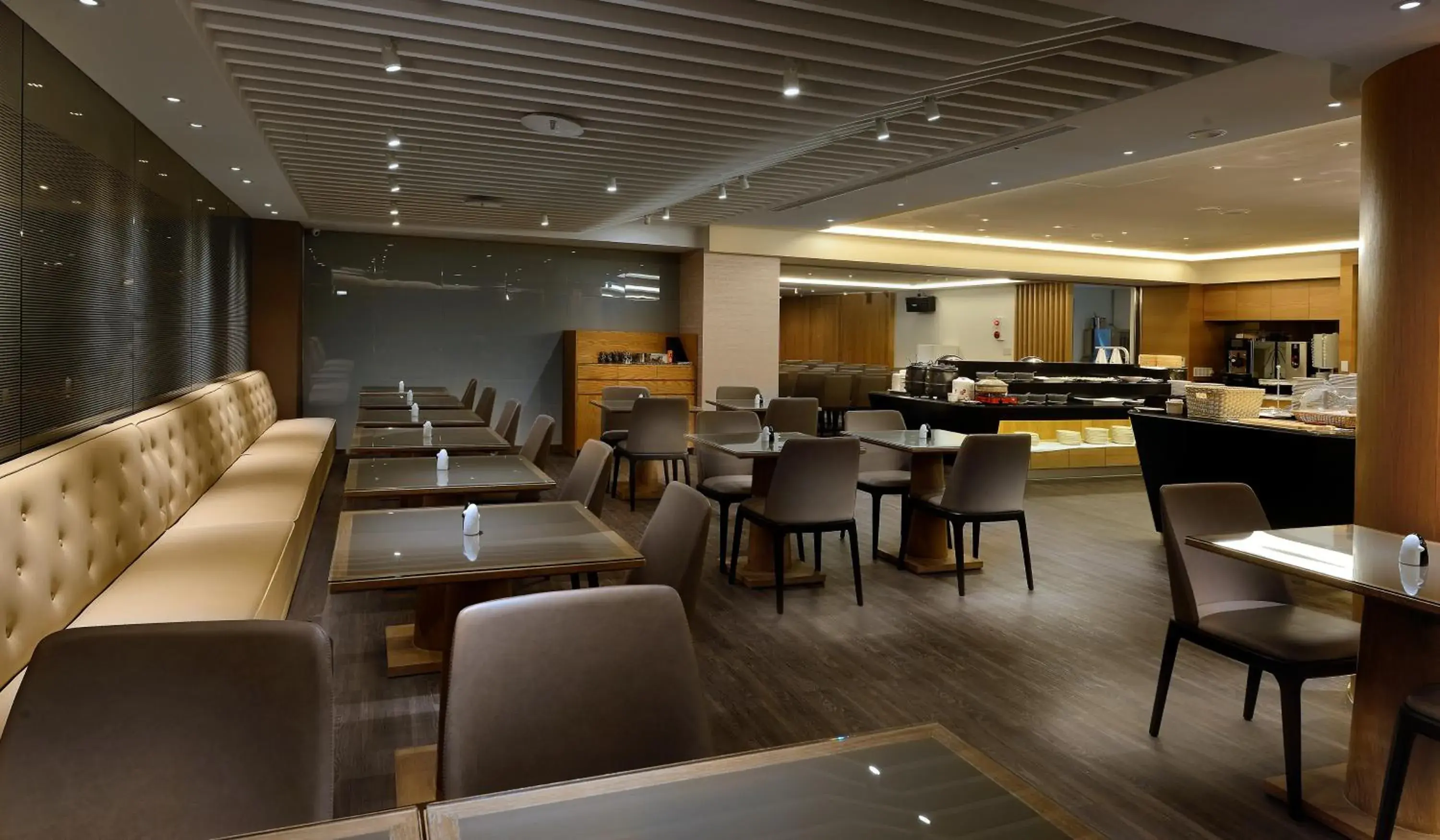 Restaurant/places to eat in Shiny Ocean Hotel Restaurant/places to eat in Shiny Ocean Hotel
