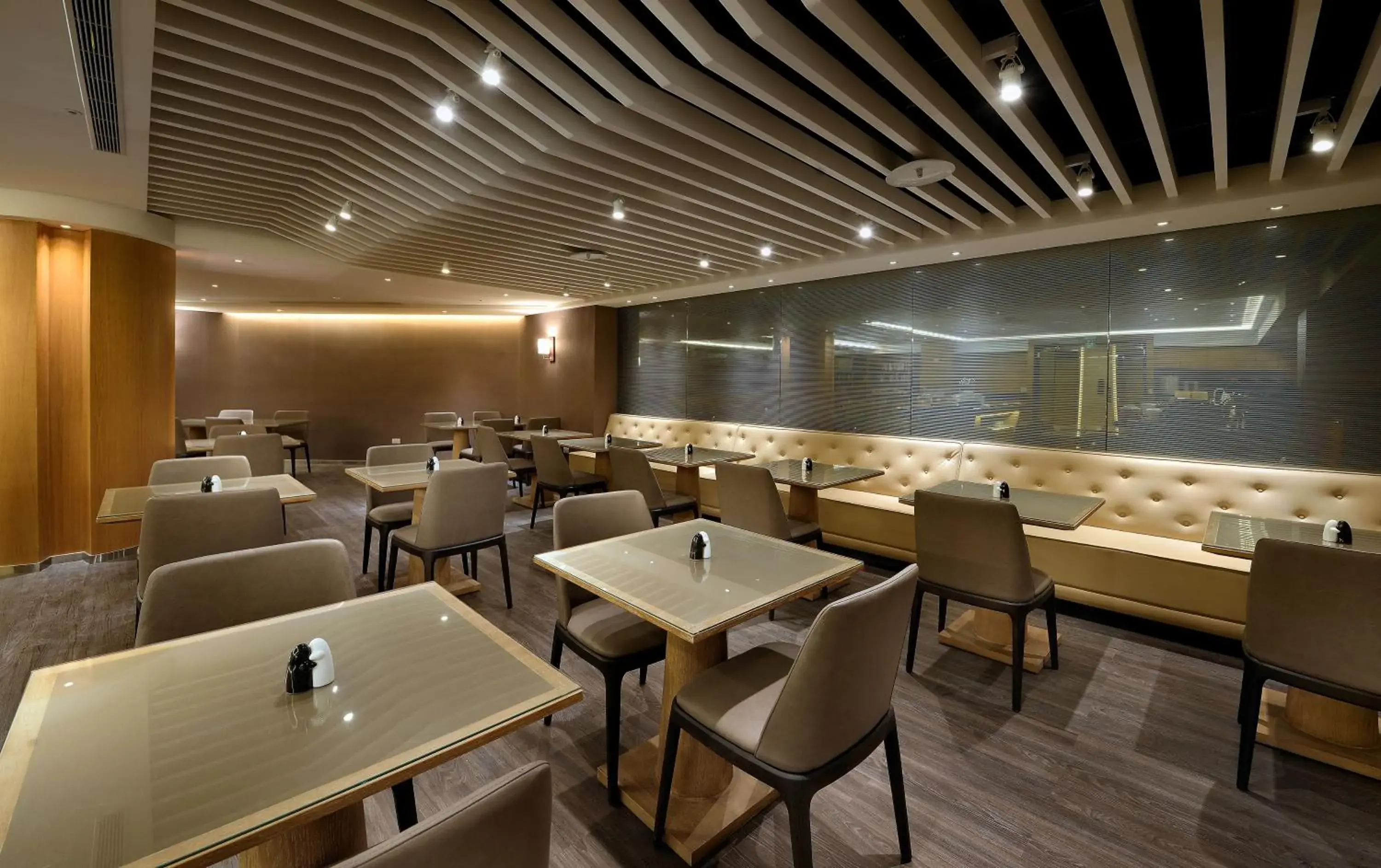 Restaurant/places to eat in Shiny Ocean Hotel Restaurant/places to eat in Shiny Ocean Hotel