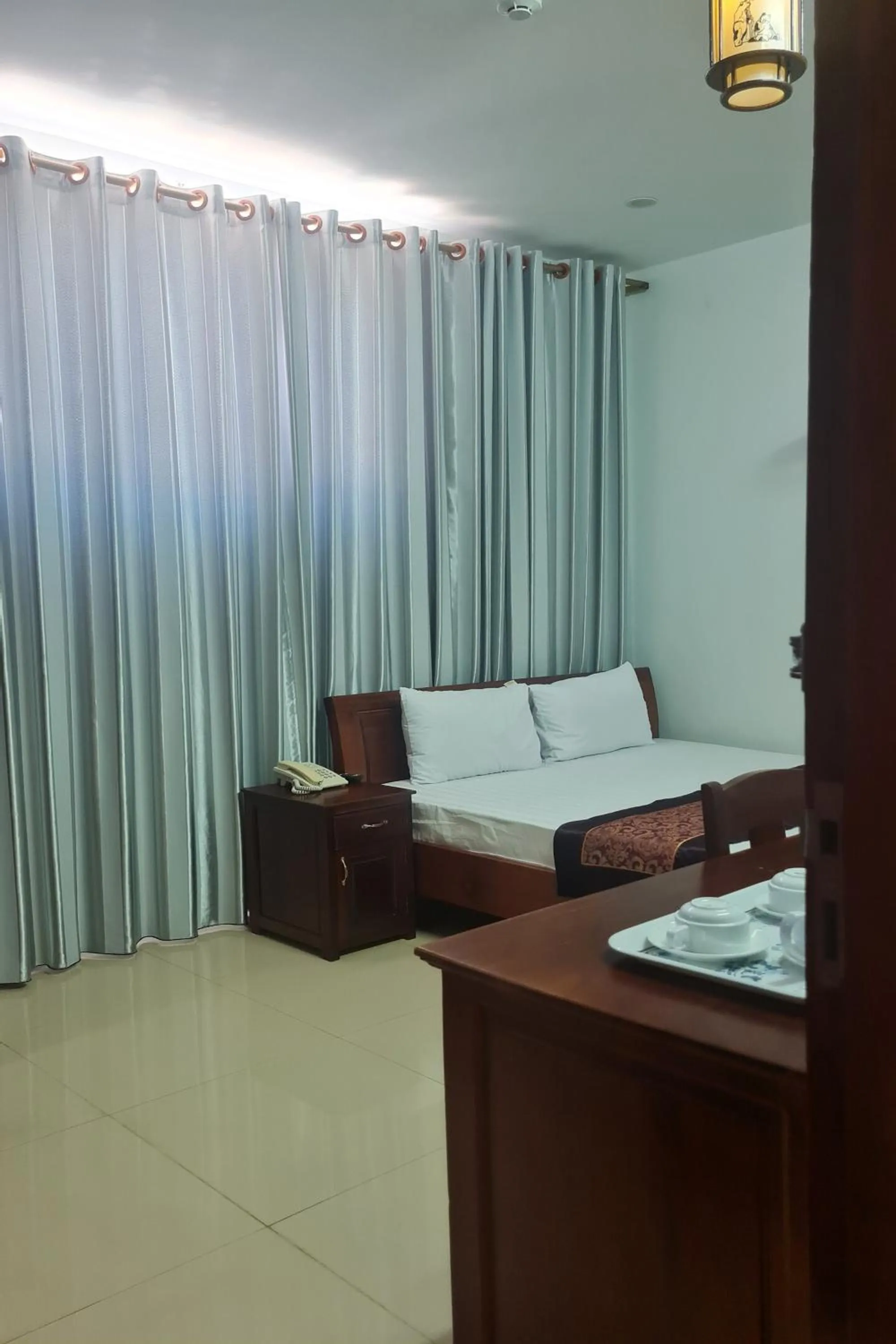 Bed in Tan Truong Son Hotel