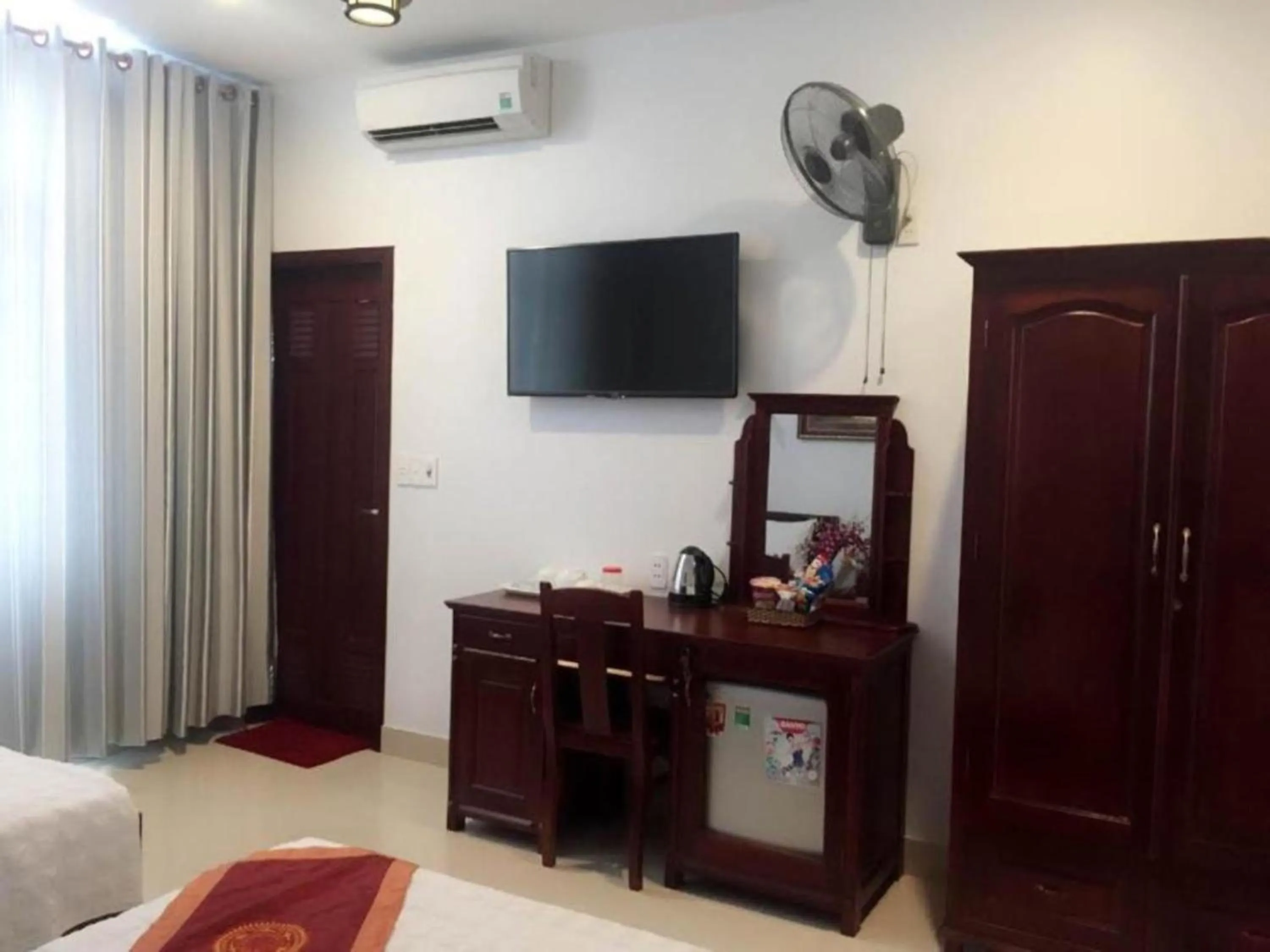 Bedroom, Bed in Tan Truong Son Hotel