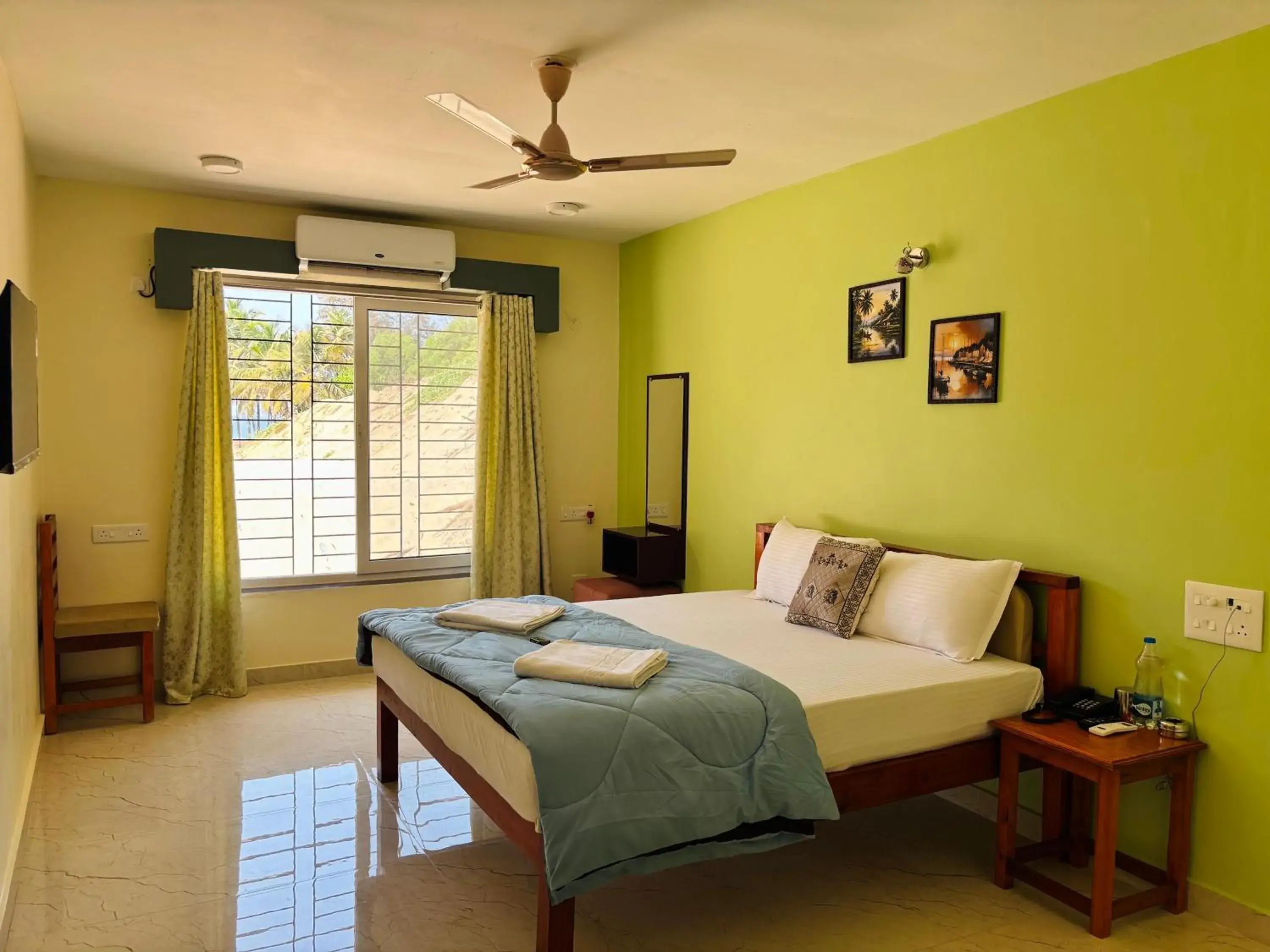 Deluxe Double Room with Sea View in 3 WONDERS Tarkarli Hotel and Restaurent Deluxe Double Room with Sea View in 3 WONDERS Tarkarli Hotel and Restaurent