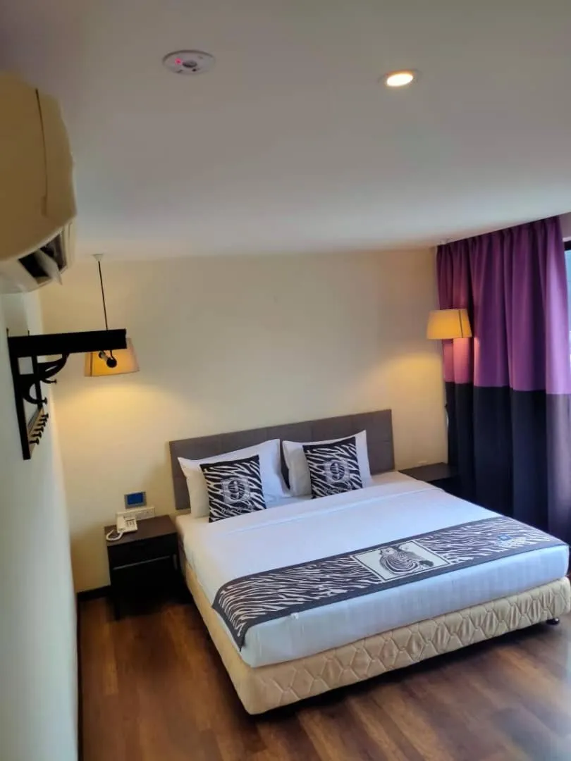 Deluxe King Room in 9 Square Hotel - Subang